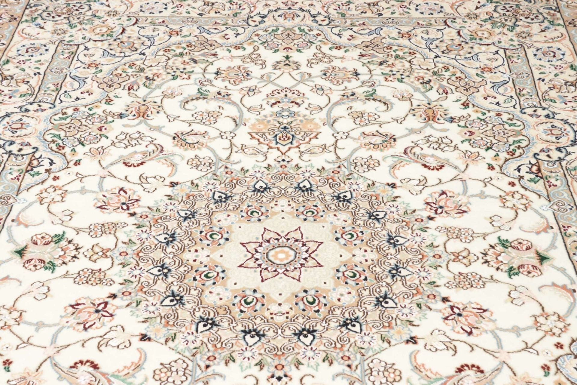 Handgeknüpfter Nain Perserteppich 167 × 262 cm