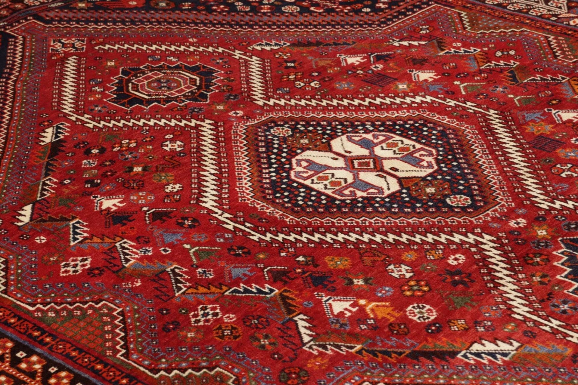 Shiraz Perserteppich 166 × 225 cm aus Wolle, handgeknüpft