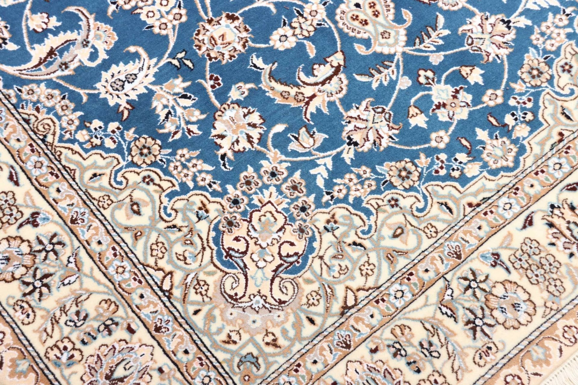 Nain Perserteppich aus Iran, 153 × 235 cm