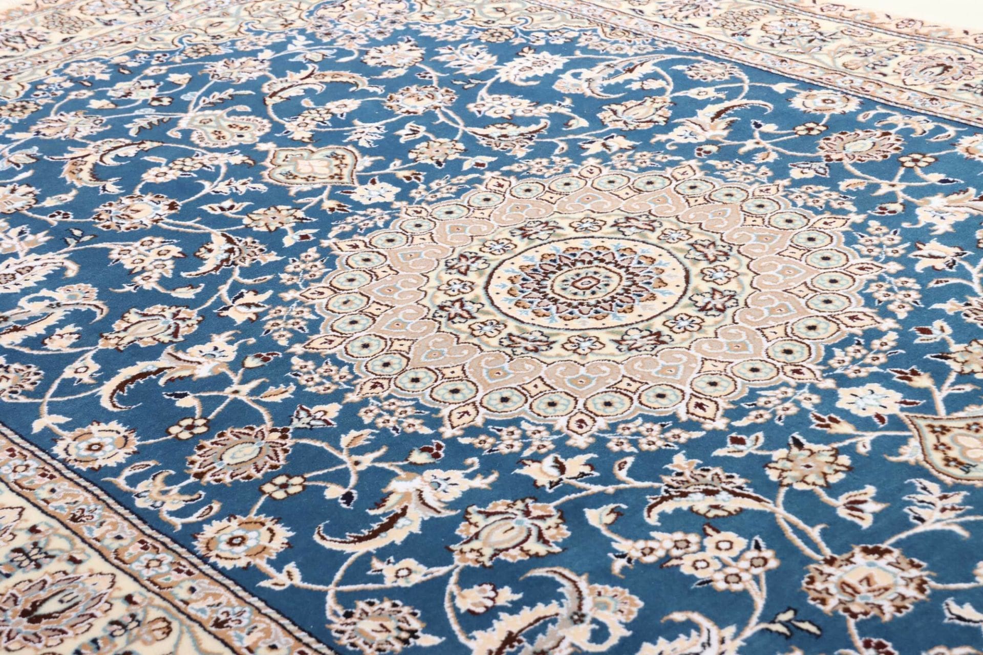 Nain Perserteppich aus Iran, 153 × 235 cm