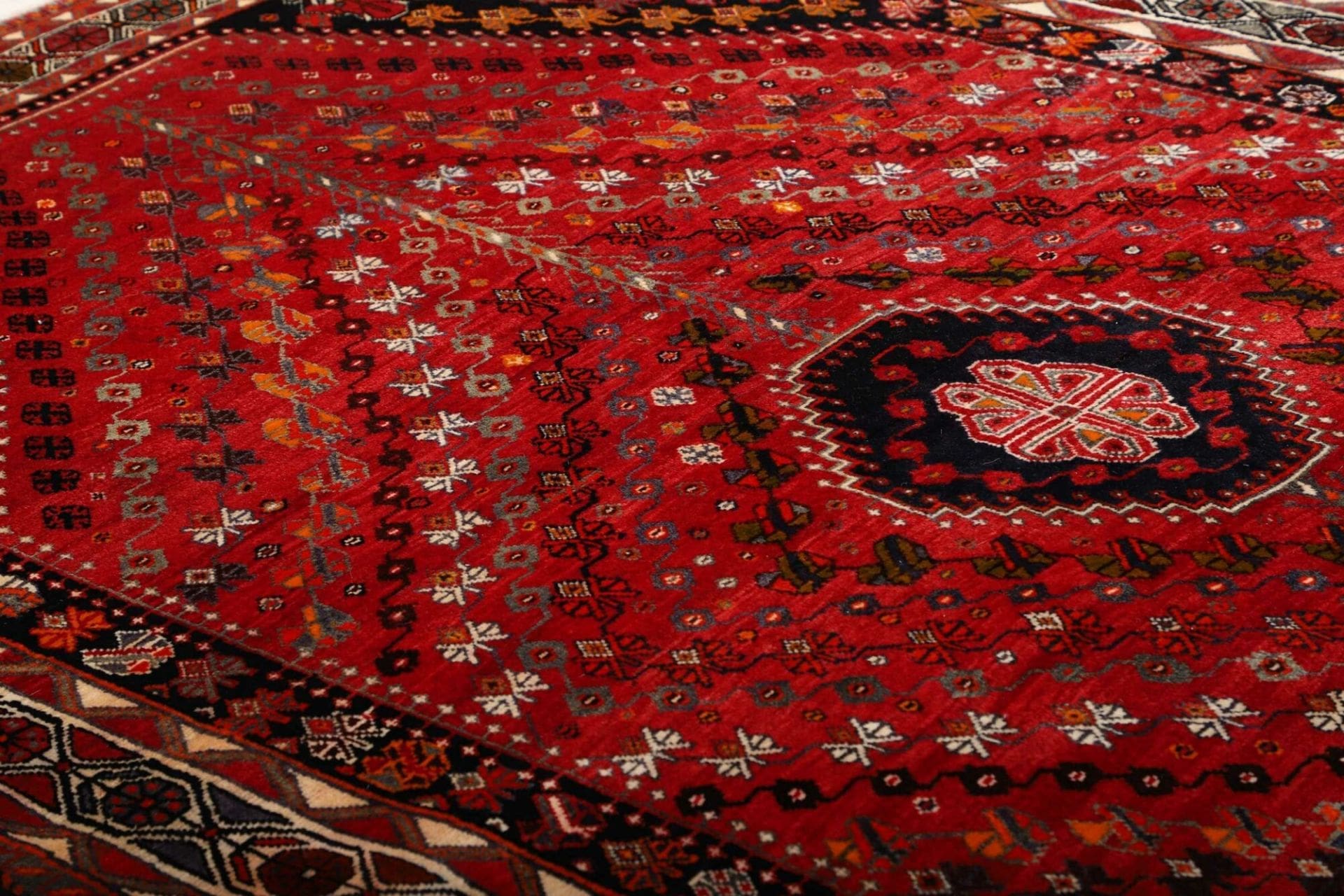 Shiraz Perserteppich aus Iran, 165 × 250 cm