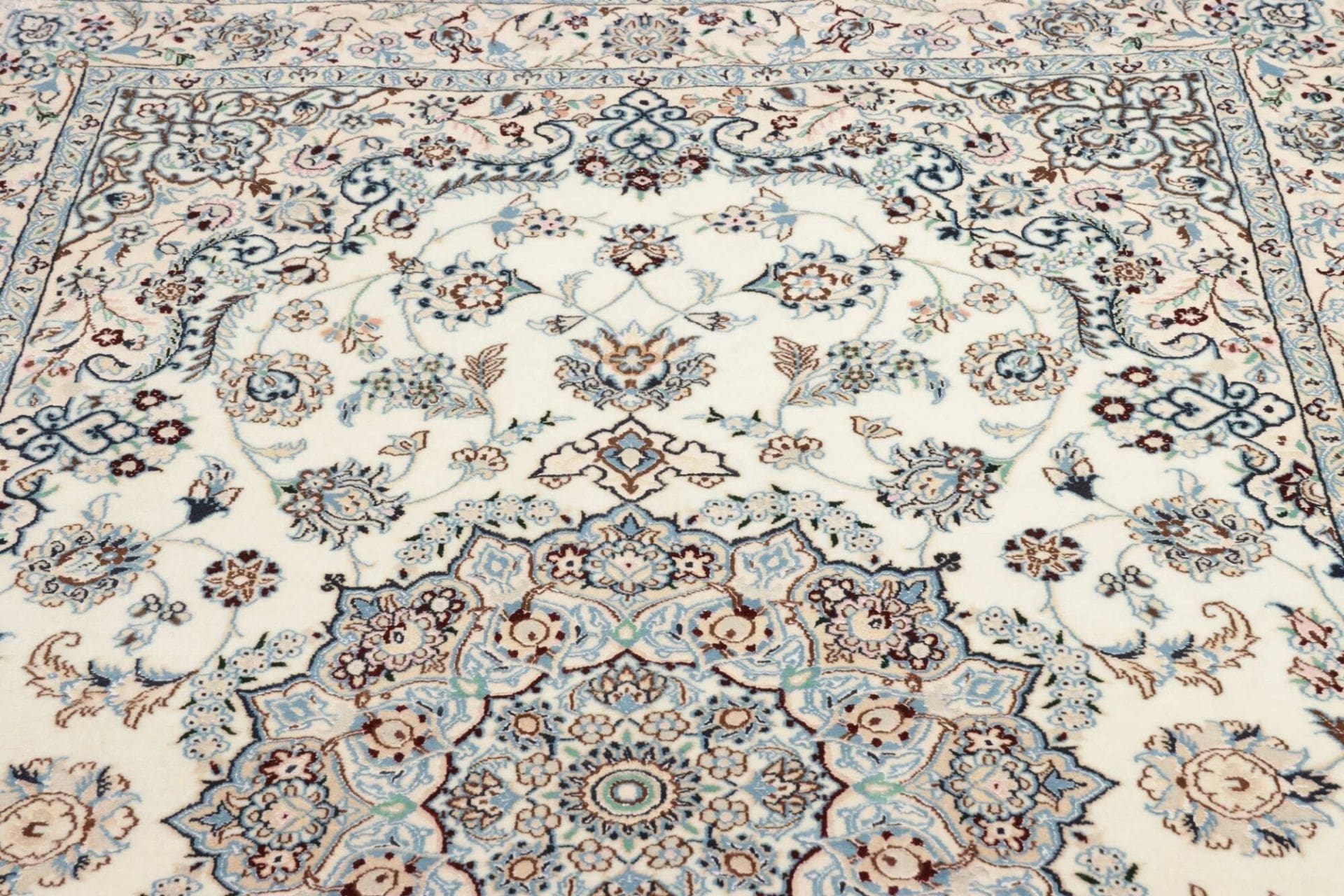 Nain Perserteppich aus Iran, 153 × 237 cm