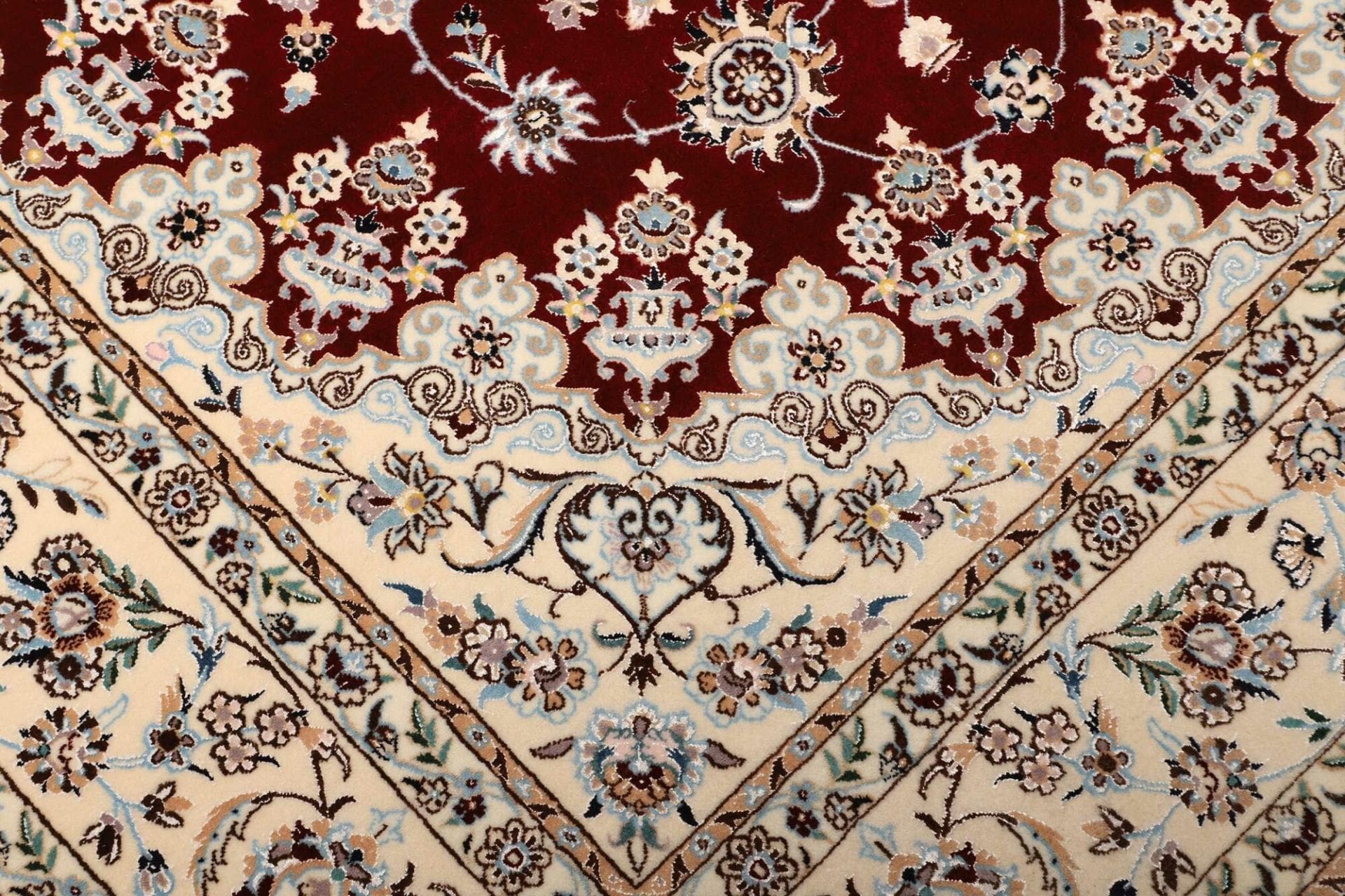 Handgeknüpfter Nain Perserteppich 166 × 245 cm