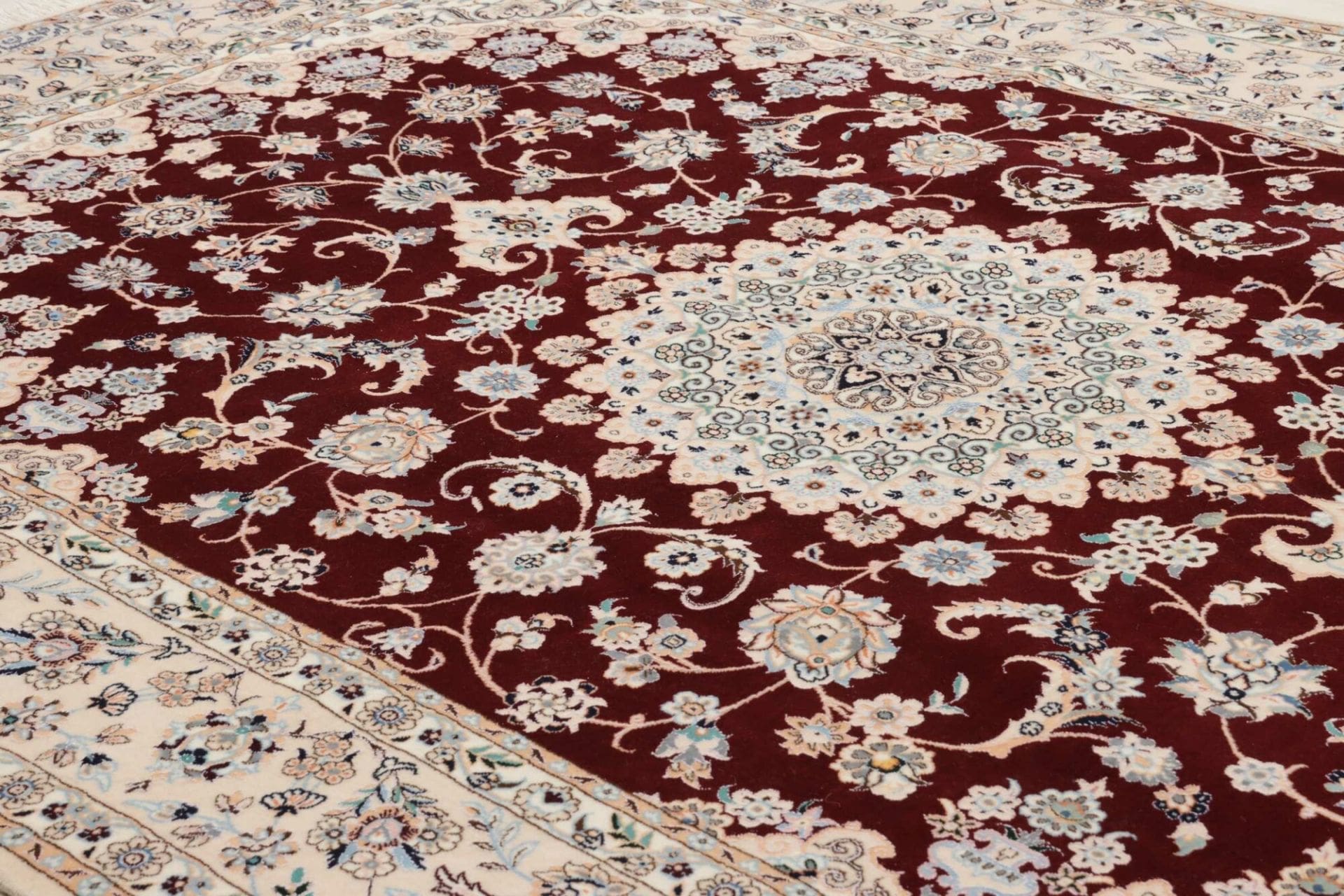 Handgeknüpfter Nain Perserteppich 163 × 240 cm