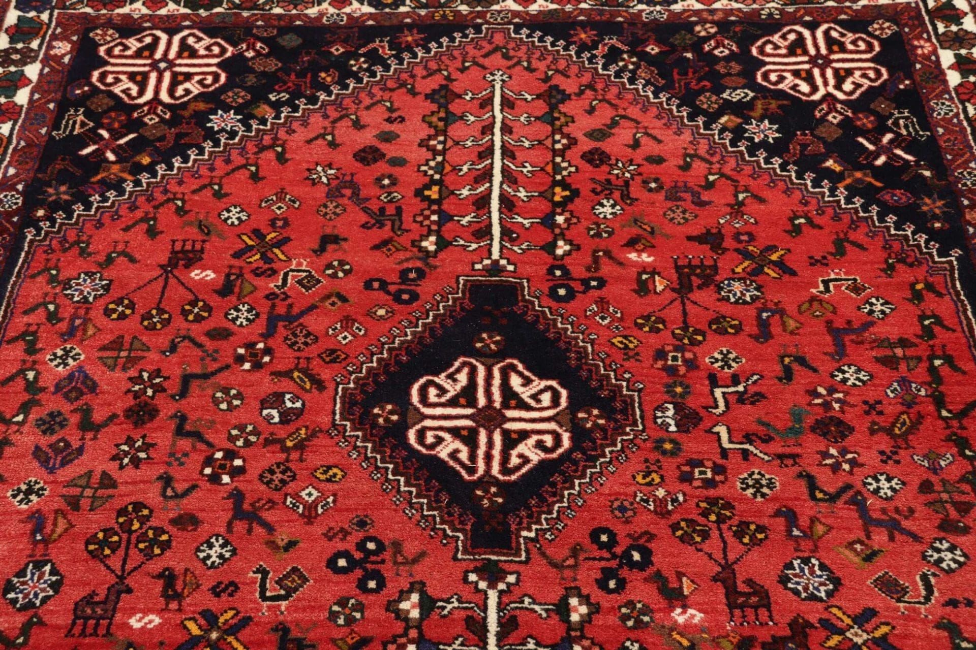 Handgeknüpfter Qashqai Perserteppich 165 × 218 cm