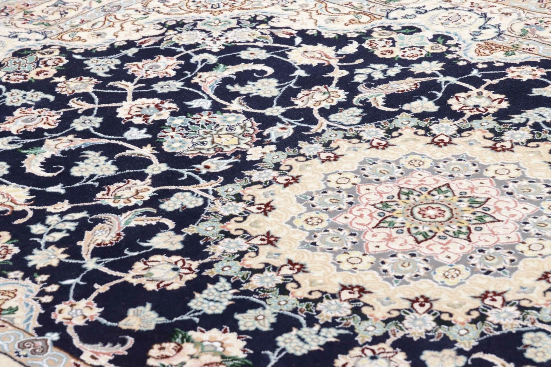 Nain Perserteppich aus Iran, 153 × 235 cm