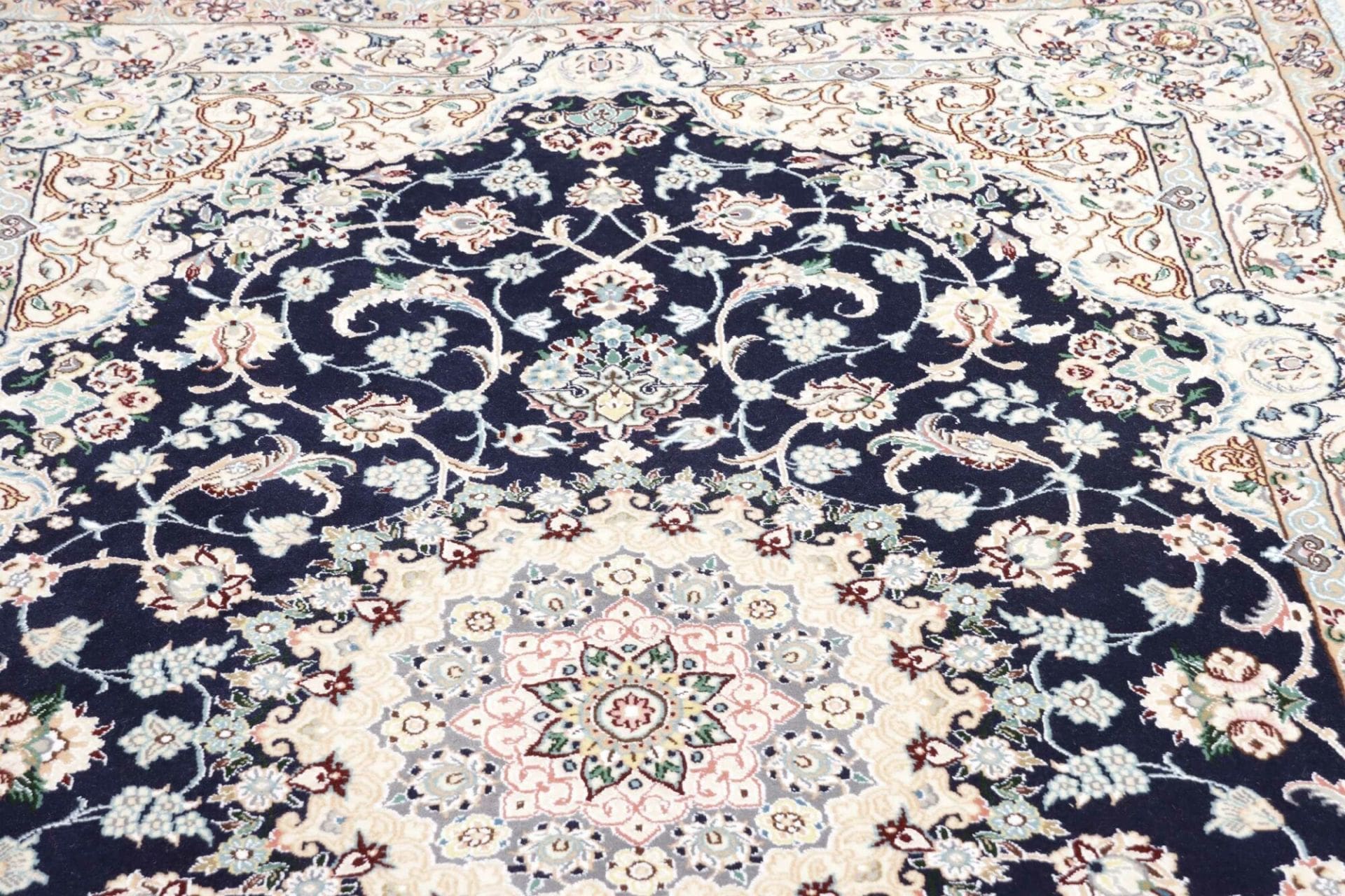 Nain Perserteppich aus Iran, 153 × 235 cm