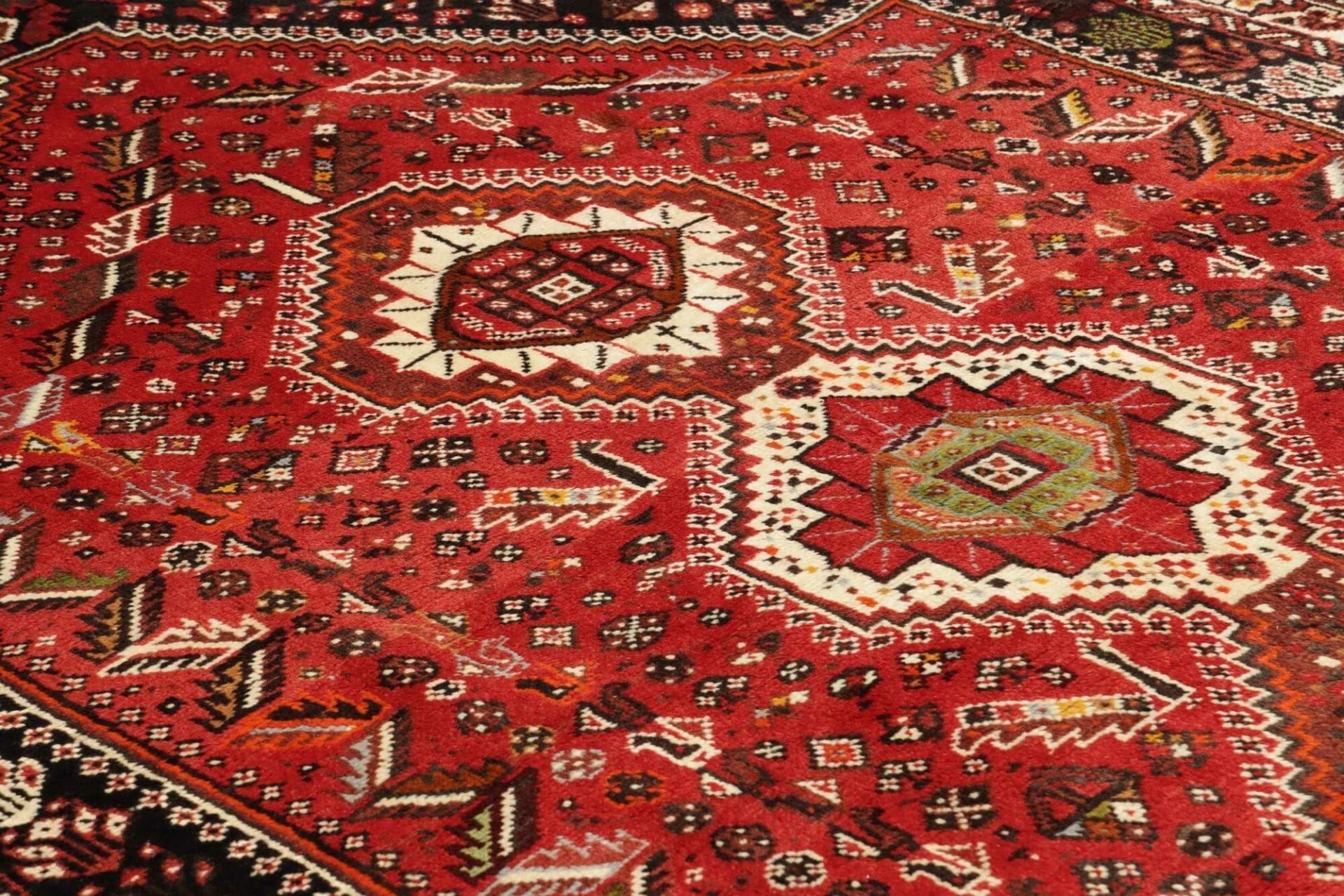 Shiraz Perserteppich 176 × 260 cm aus Wolle, handgeknüpft