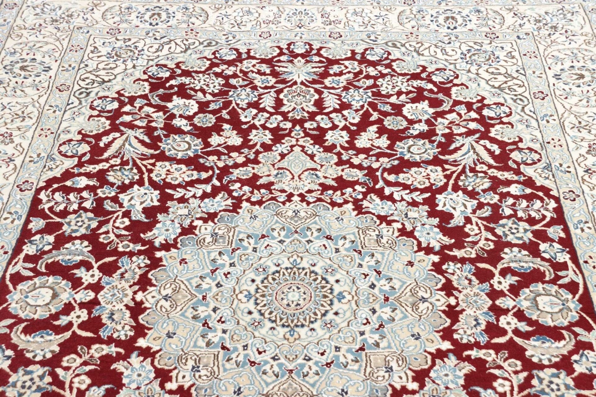 Nain Perserteppich aus Iran, 160 × 250 cm