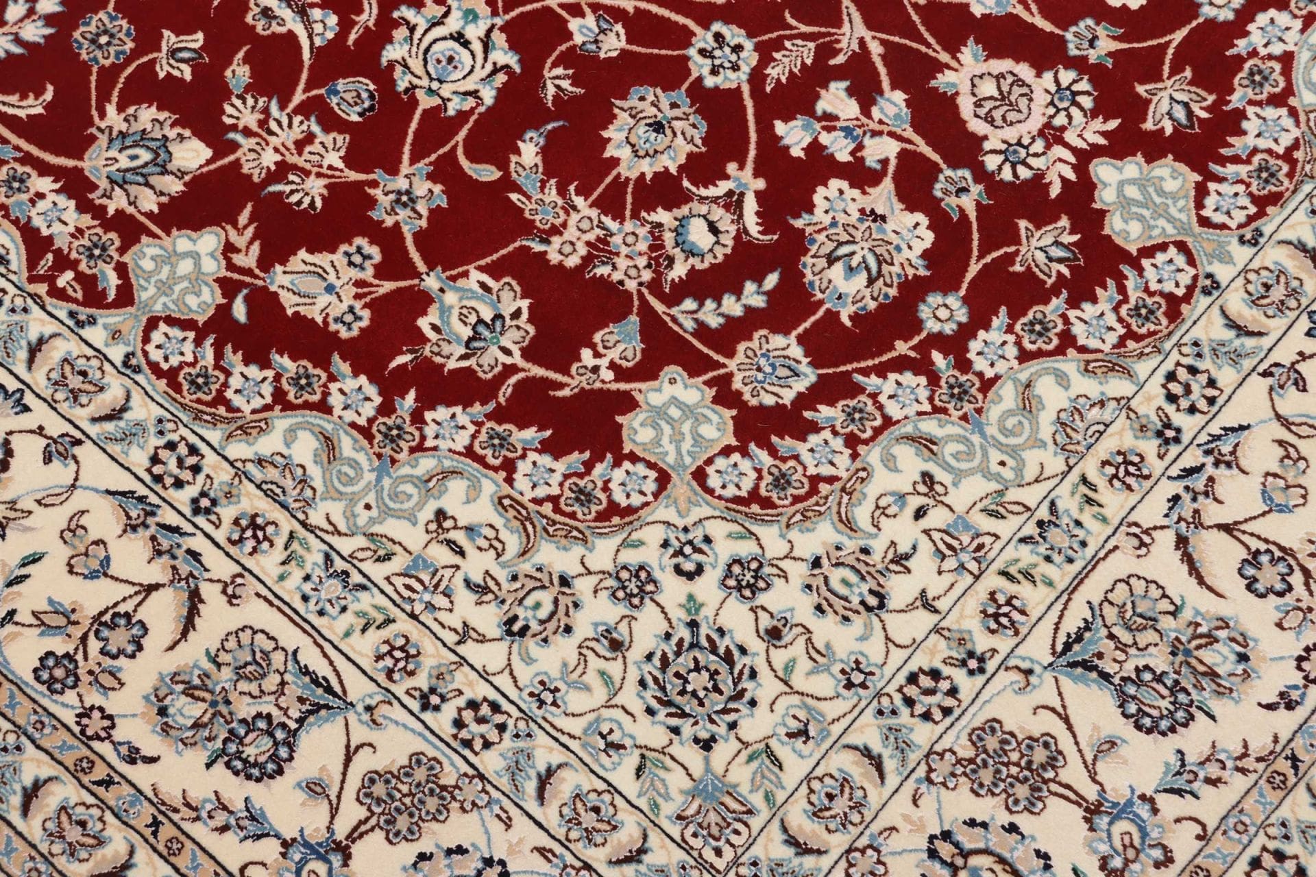 Handgeknüpfter Nain Perserteppich 155 × 241 cm
