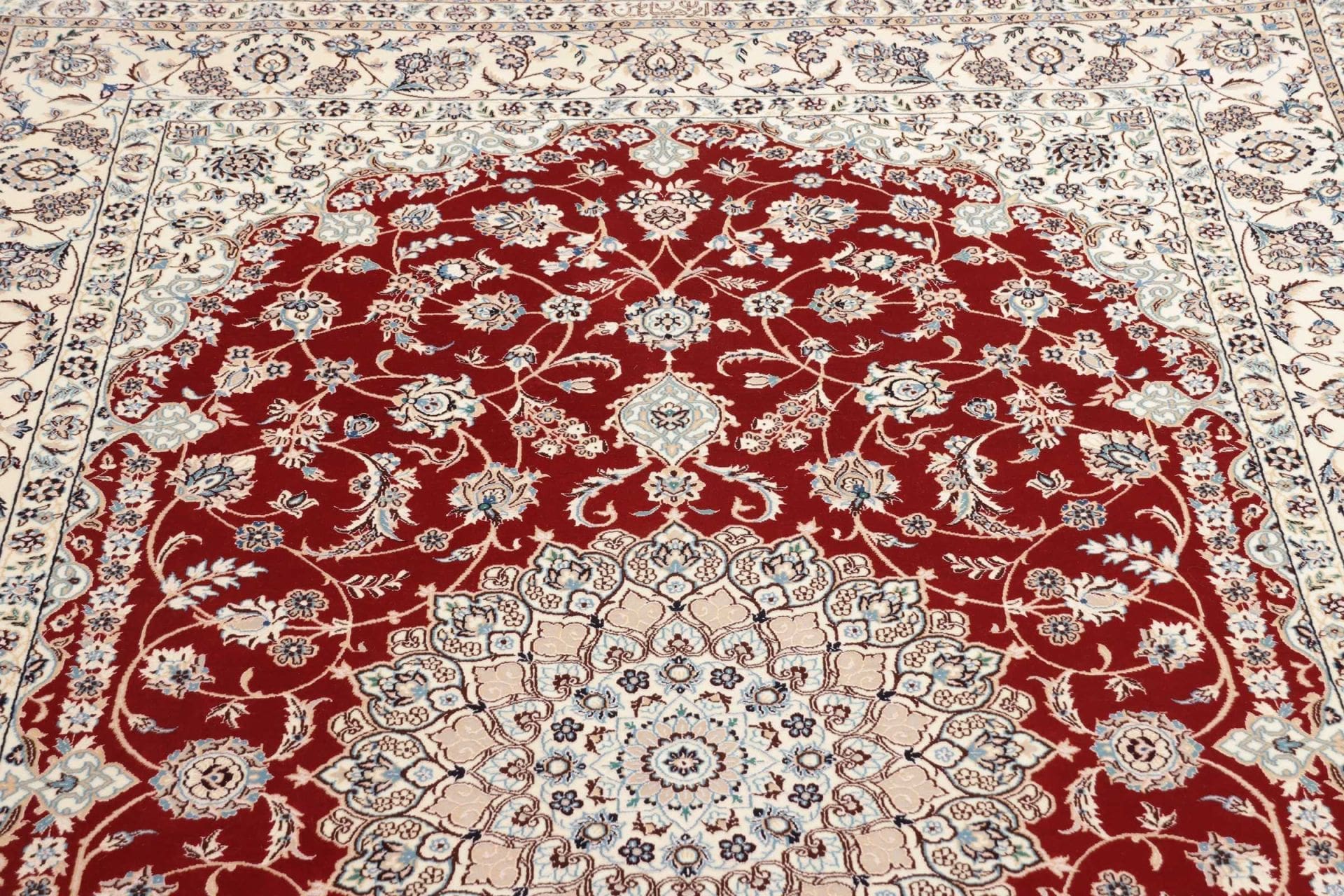 Handgeknüpfter Nain Perserteppich 155 × 241 cm