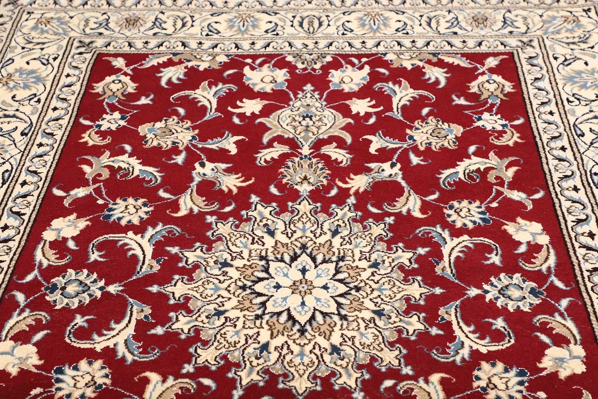 Handgeknüpfter Nain Perserteppich 176 × 245 cm