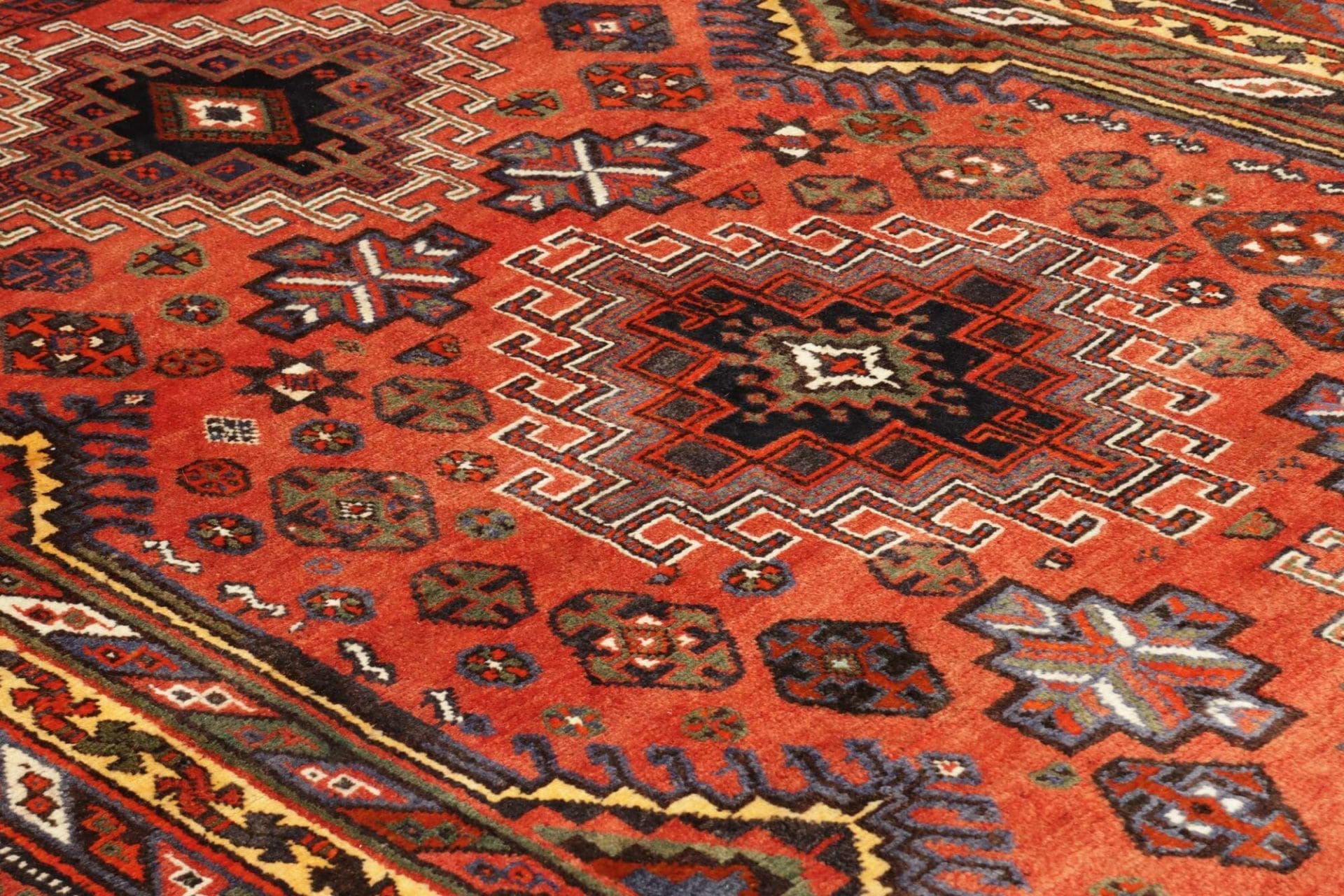 Handgeknüpfter Shiraz Perserteppich 163 × 250 cm