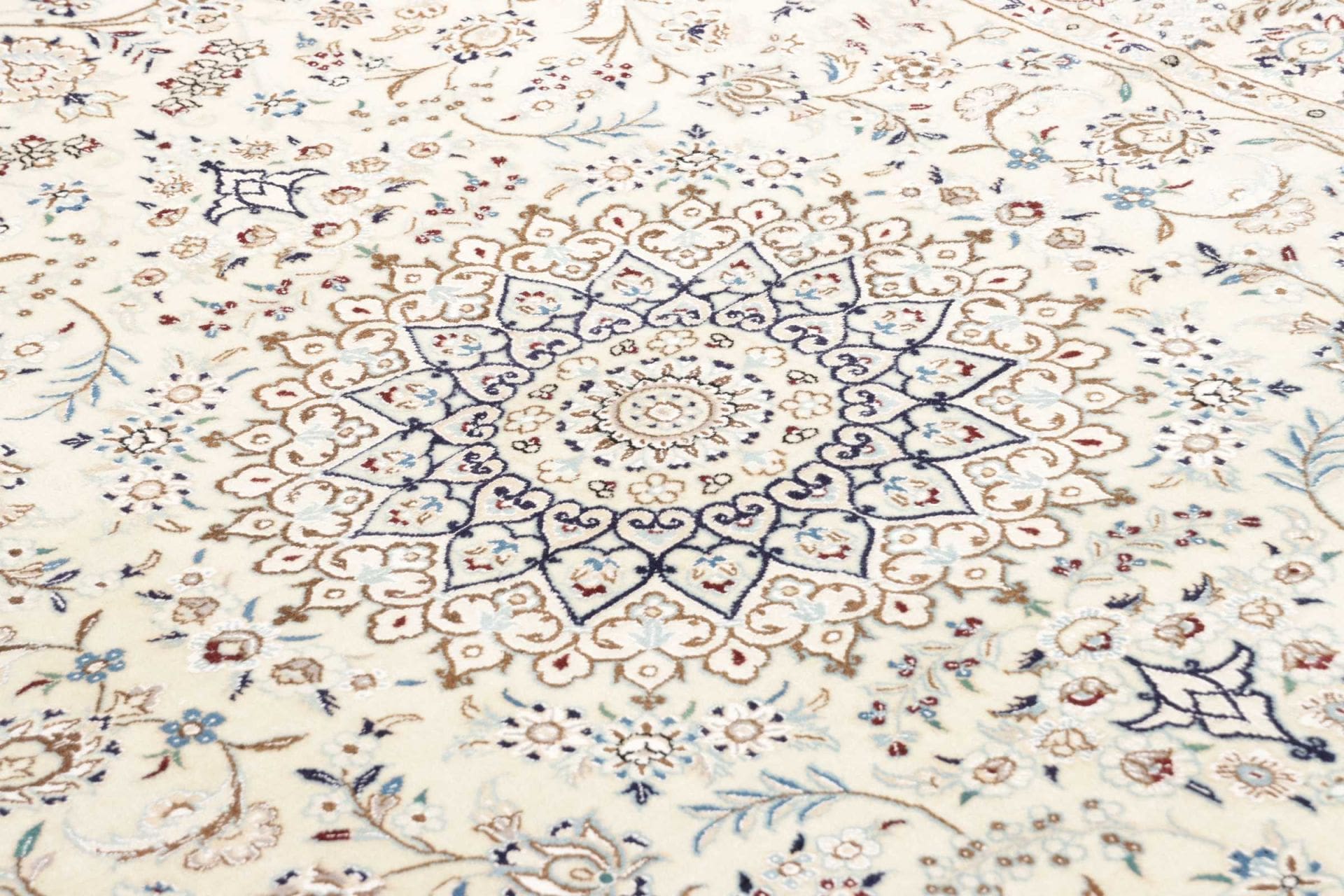 Handgeknüpfter Nain Perserteppich 157 × 242 cm