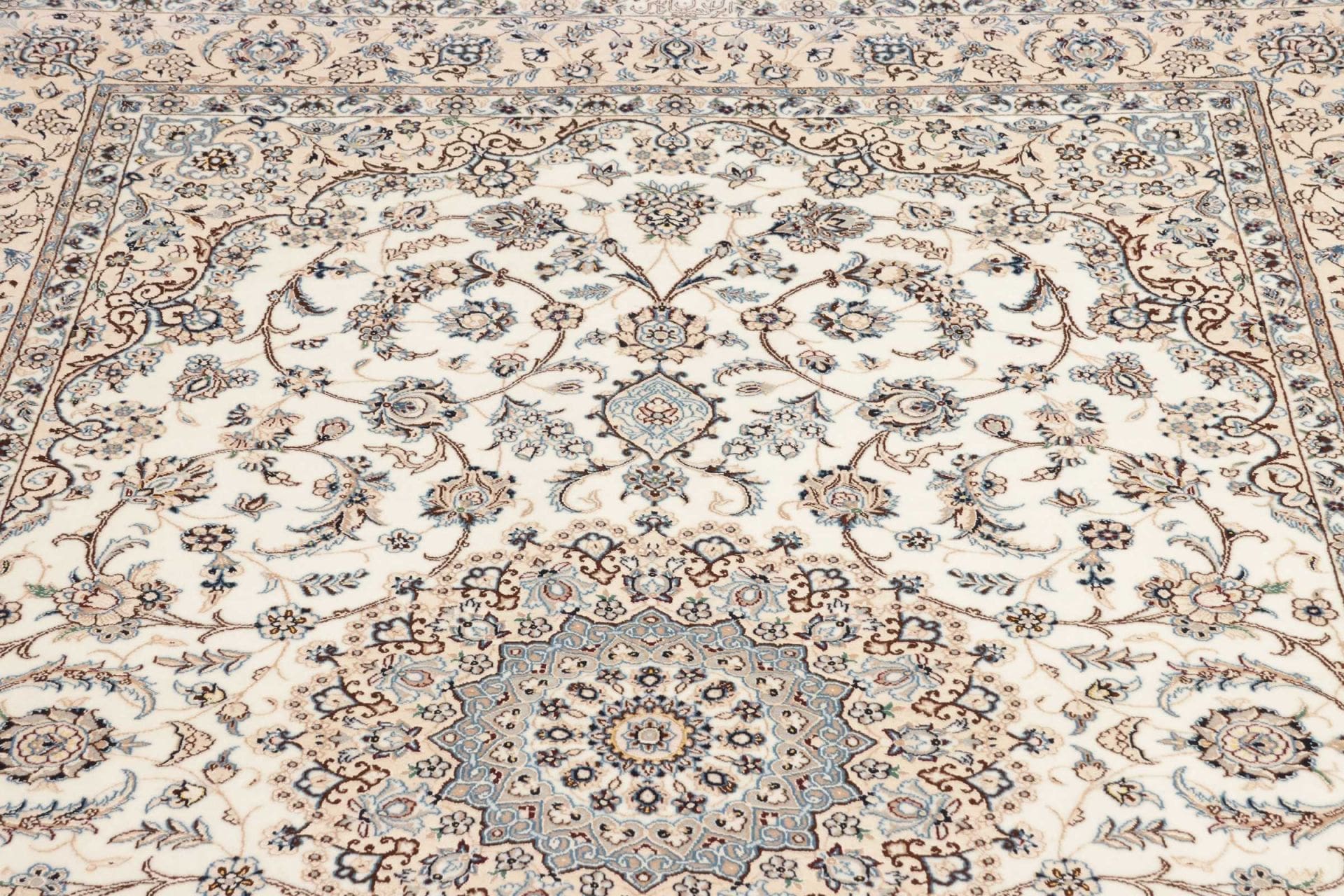 Nain Perserteppich 156 × 237 cm aus Wolle, handgeknüpft