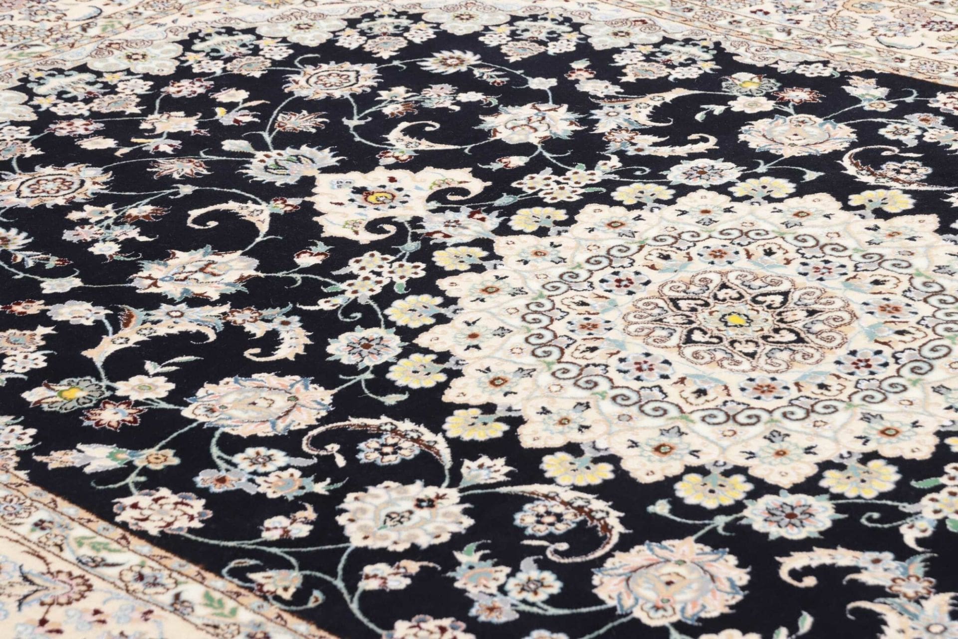 Handgeknüpfter Nain Perserteppich, 163 × 235 cm, Wolle