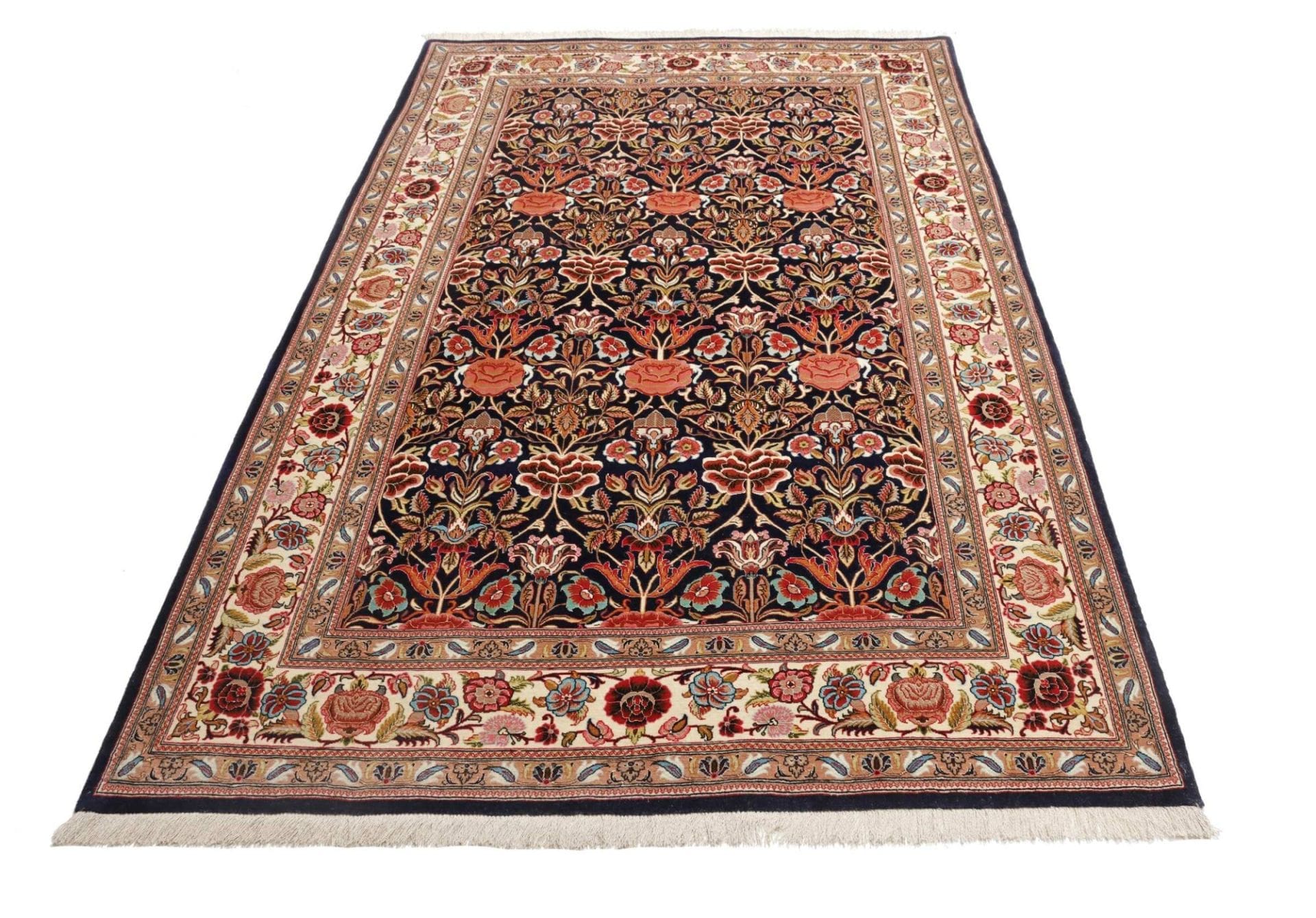 Isfahan Perserteppich aus Iran, 143 × 222 cm