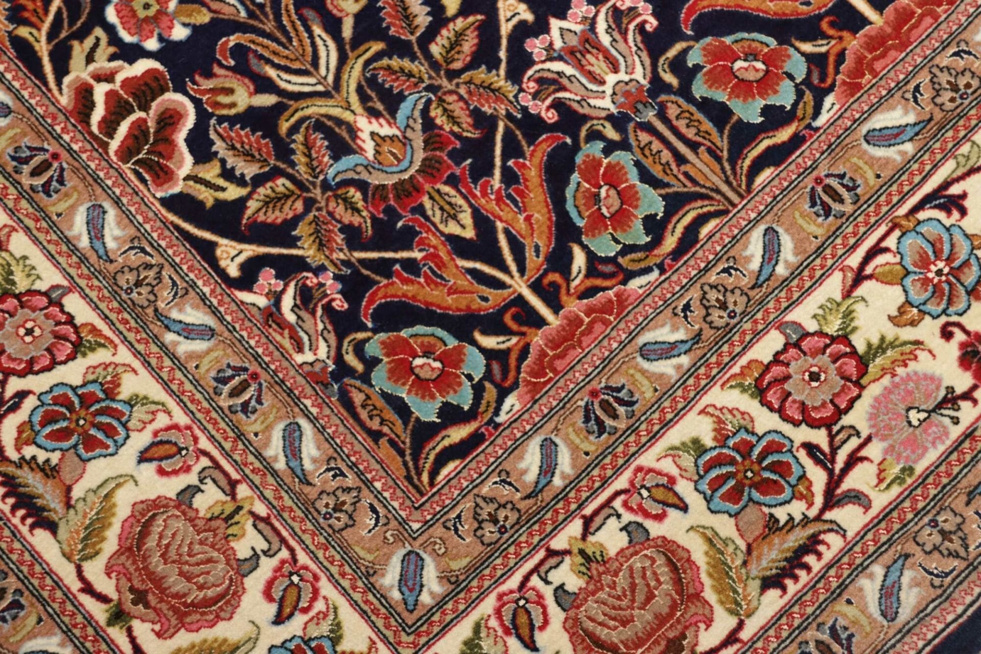 Isfahan Perserteppich aus Iran, 143 × 222 cm