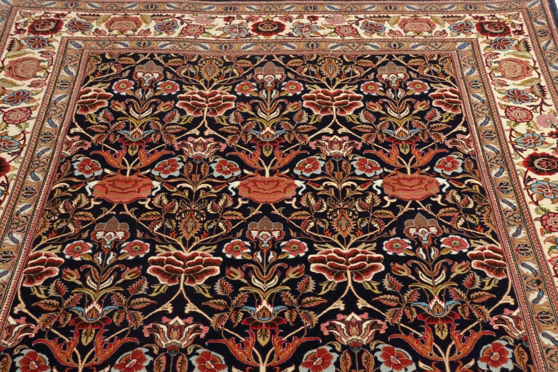 Isfahan Perserteppich aus Iran, 143 × 222 cm
