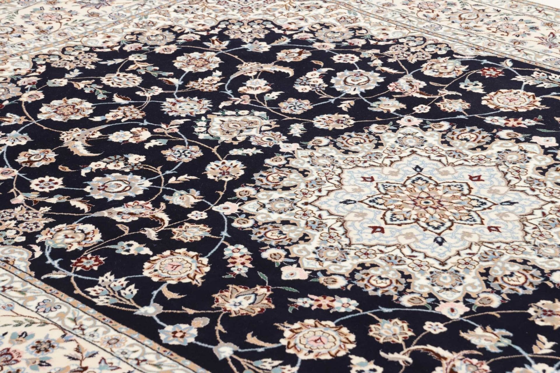 Handgeknüpfter Nain Perserteppich 151 × 223 cm