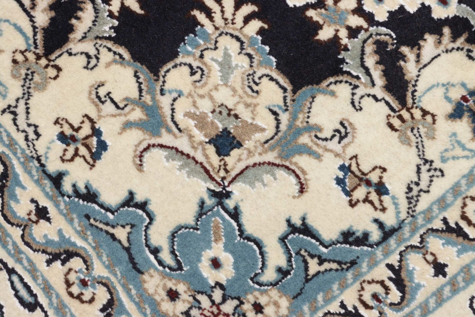 exklusiver-nain-teppich-168-x-245cm-schurwolle-handgeknupft-5 Nain Perserteppich 168 × 245 cm aus Wolle, handgeknüpft