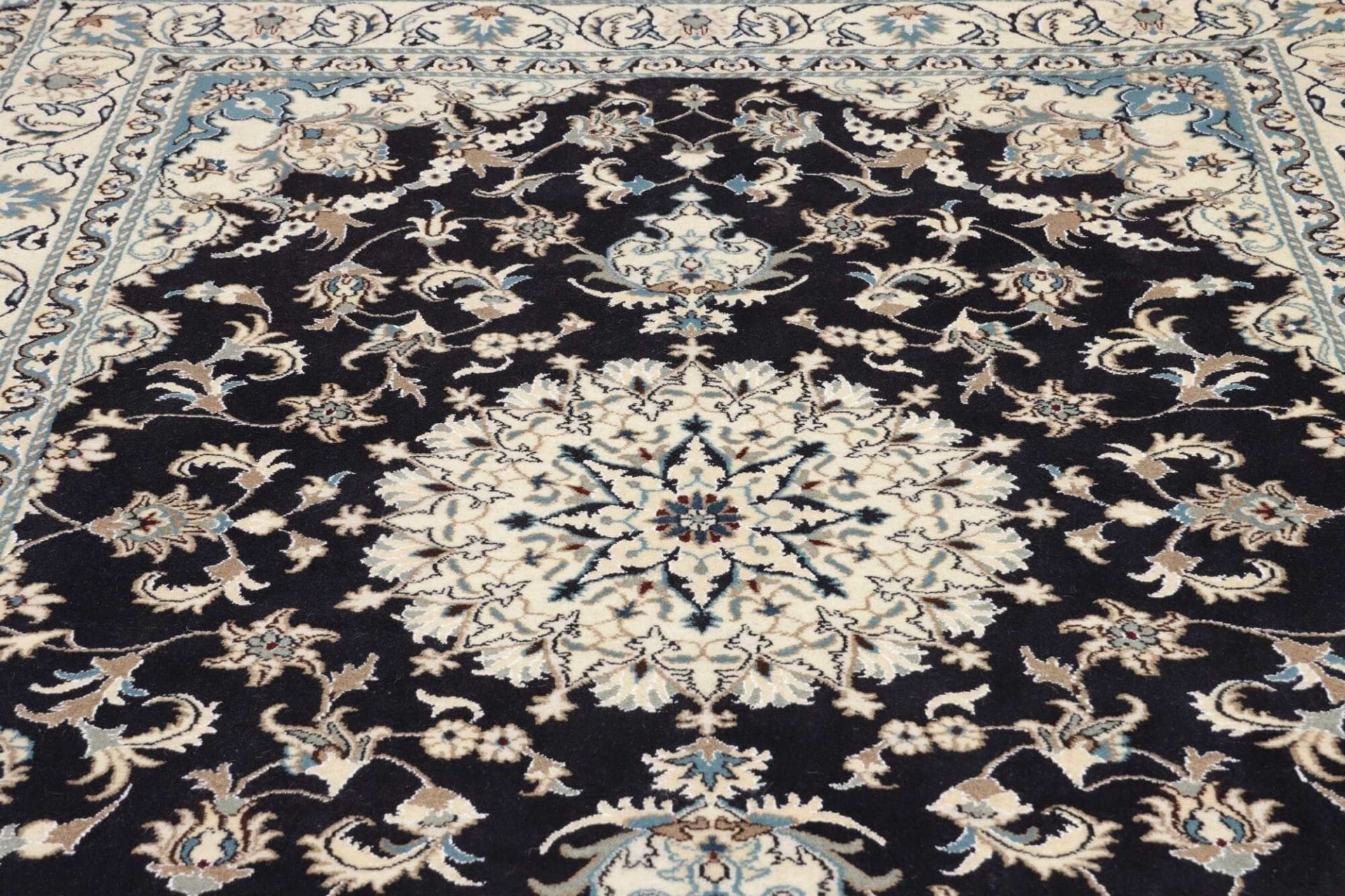 exklusiver-nain-teppich-168-x-245cm-schurwolle-handgeknupft-6 Nain Perserteppich 168 × 245 cm aus Wolle, handgeknüpft