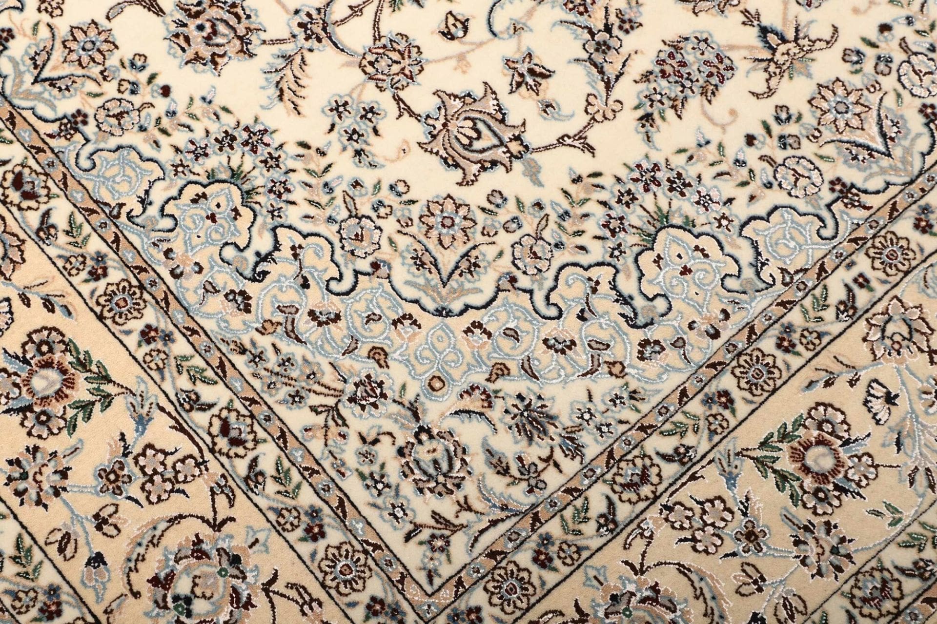 Nain Perserteppich aus Iran, 163 × 246 cm