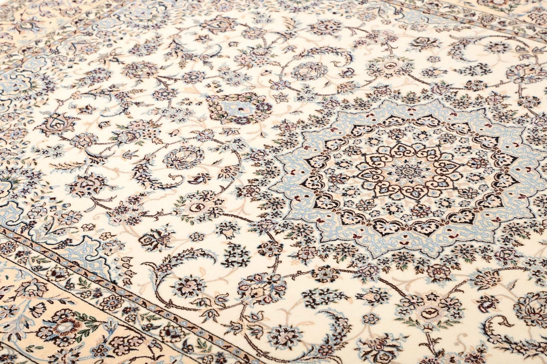 Nain Perserteppich aus Iran, 163 × 246 cm