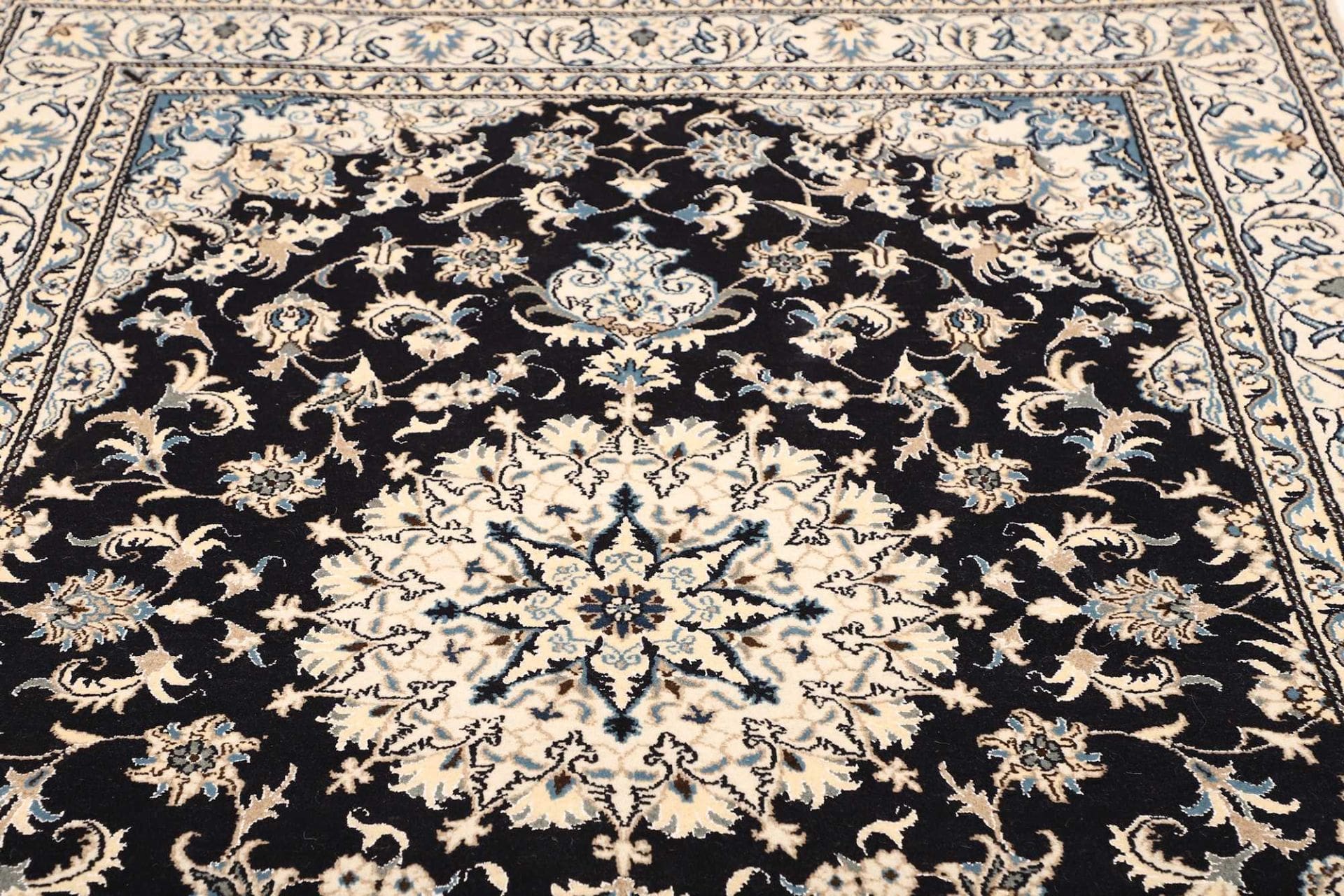nain-teppich-168-x-246-cm-florales-muster-schurwolle-handgeknupft-7 Handgeknüpfter Nain Perserteppich 168 × 246 cm