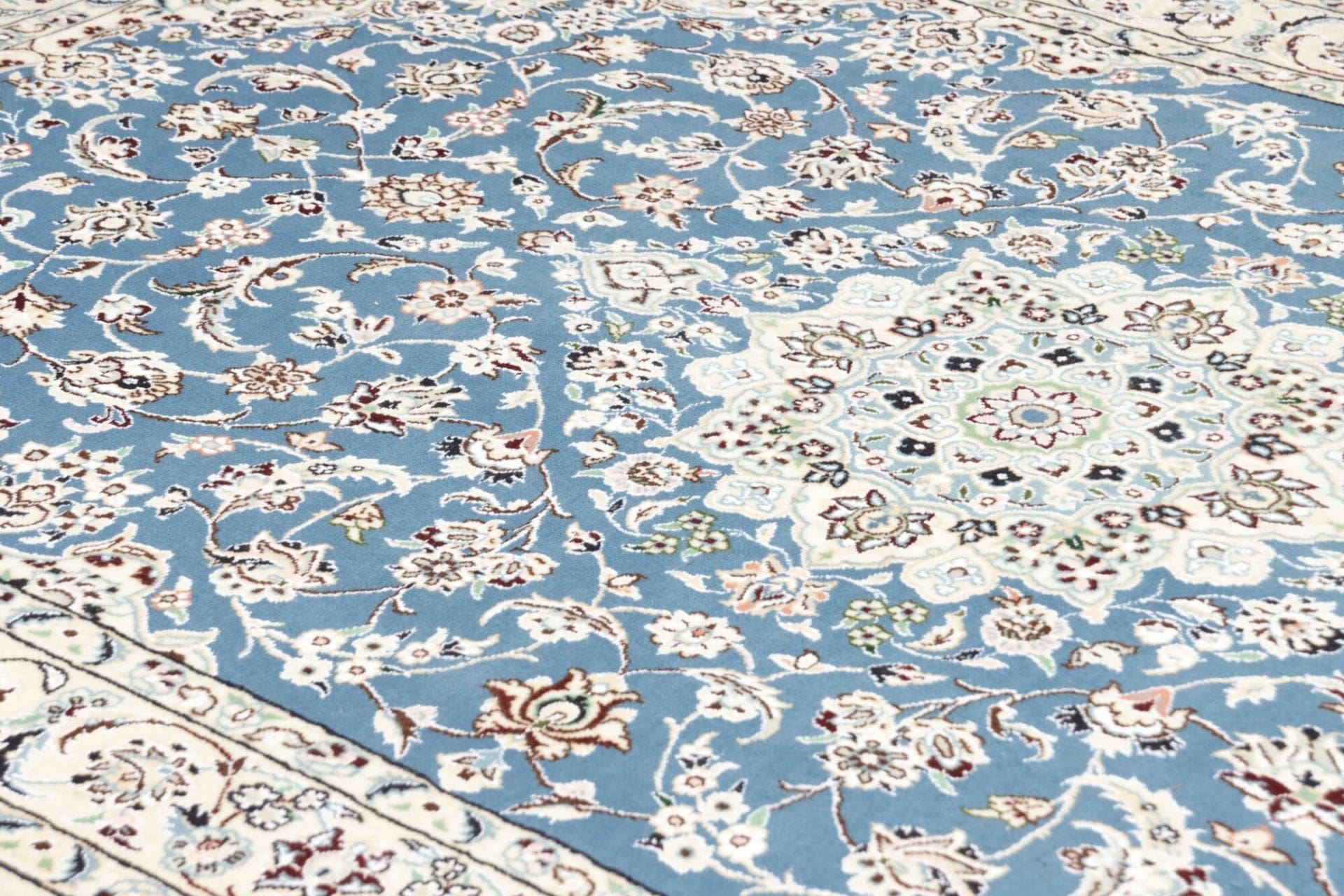 nain-teppich-143-x-220-cm-florales-design-handgeknupft-7 Nain Perserteppich 143 × 220 cm aus Wolle, handgeknüpft
