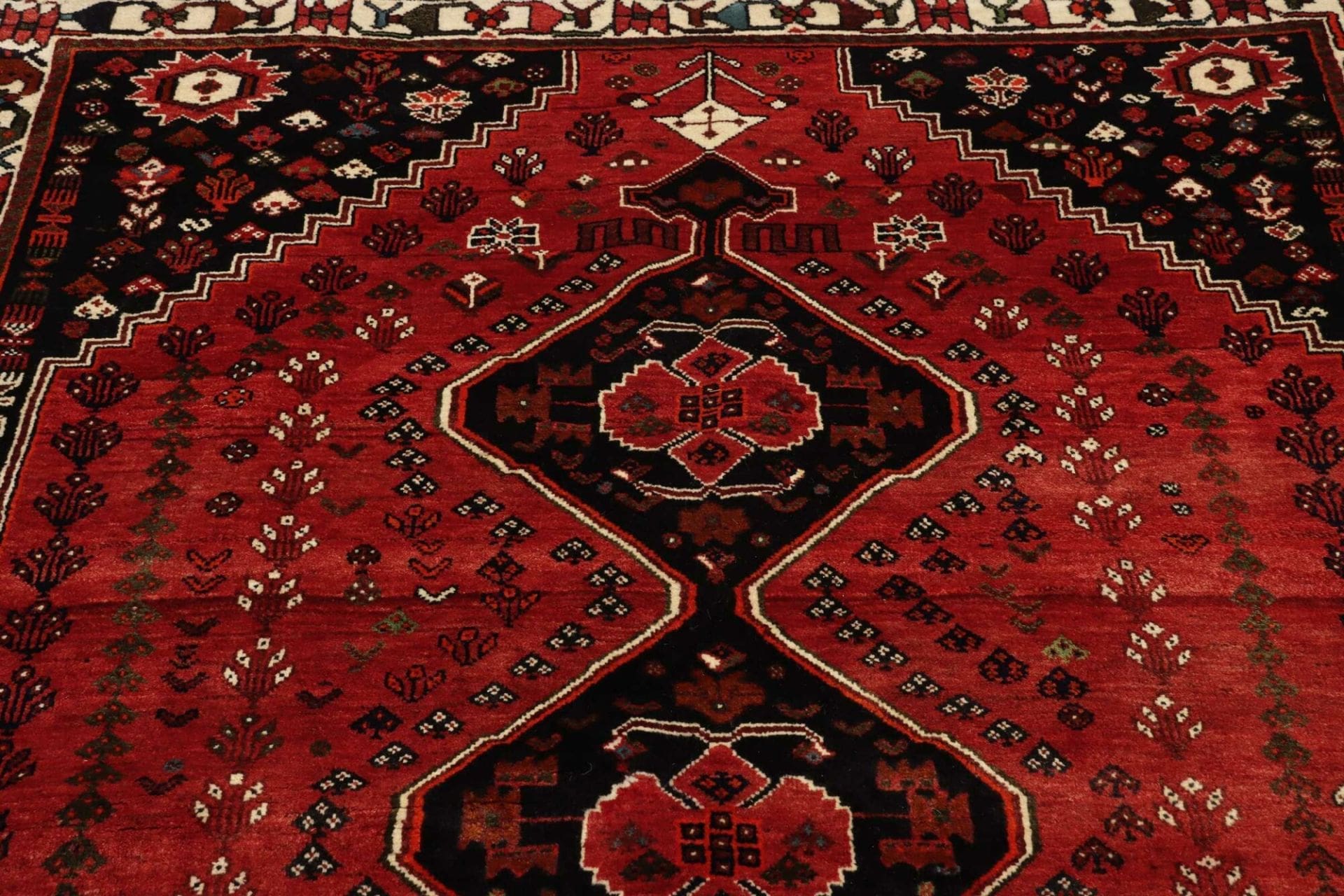 Shiraz Perserteppich 166 × 253 cm aus Wolle, handgeknüpft