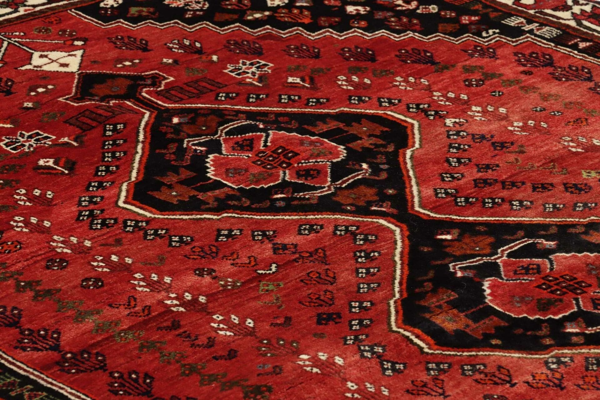 Shiraz Perserteppich 166 × 253 cm aus Wolle, handgeknüpft