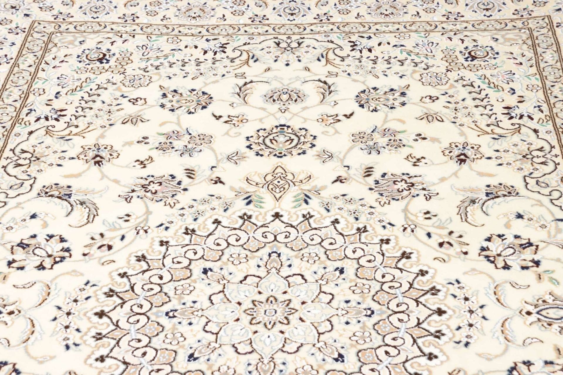 nain-teppich-171-x-274-cm-florale-musterung-handgeknupft-perserteppich-8 Nain Perserteppich aus Iran, 171 × 274 cm