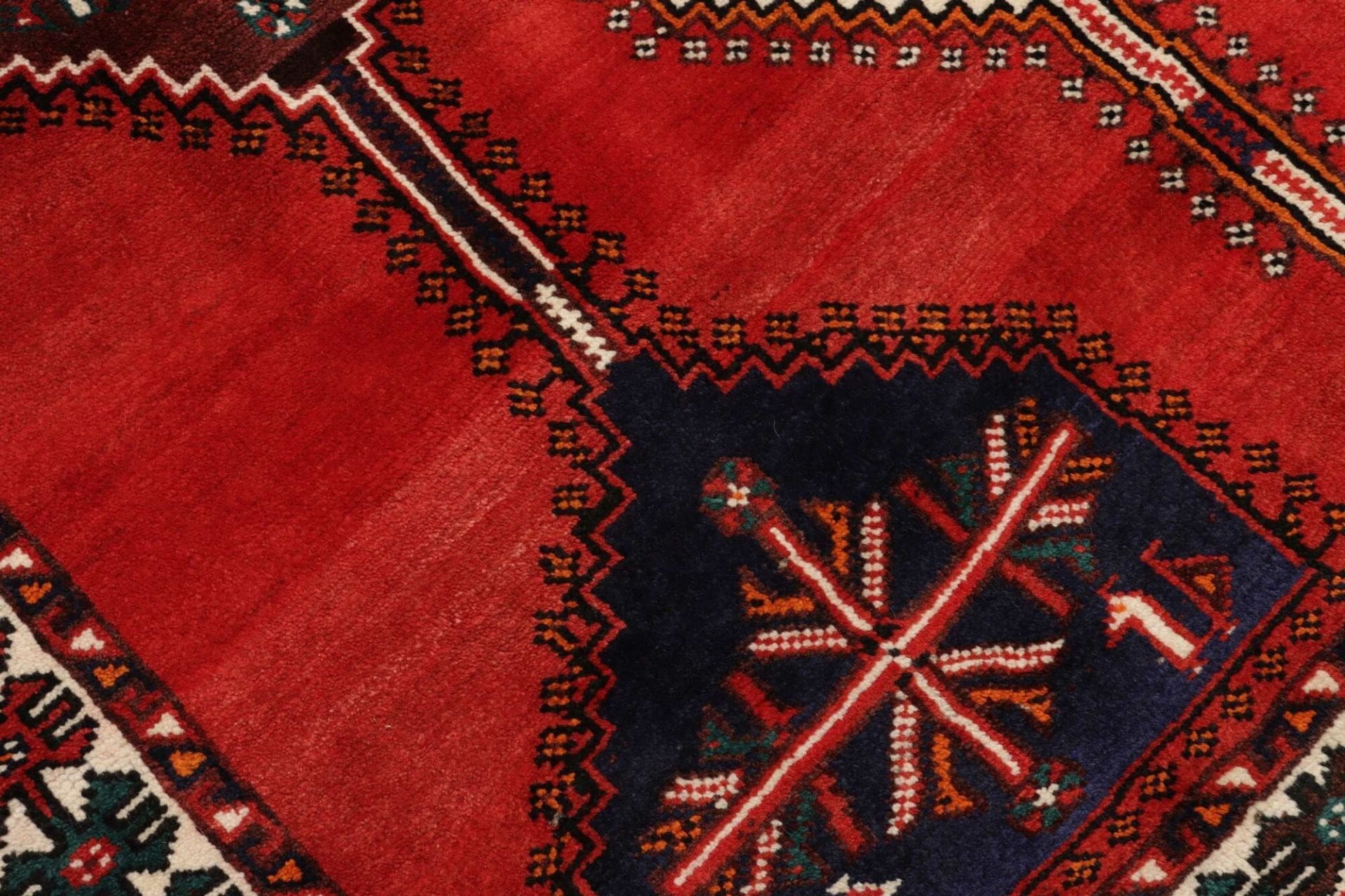 Shiraz Perserteppich aus Iran, 168 × 252 cm