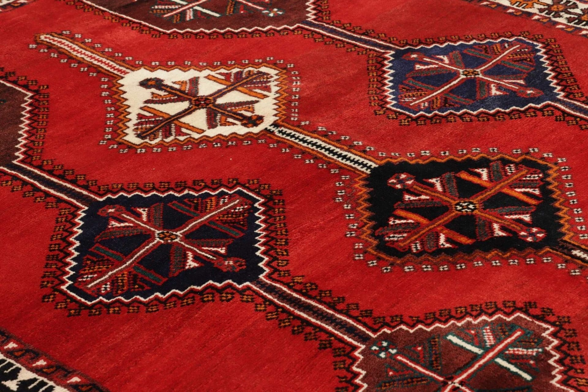 Shiraz Perserteppich aus Iran, 168 × 252 cm