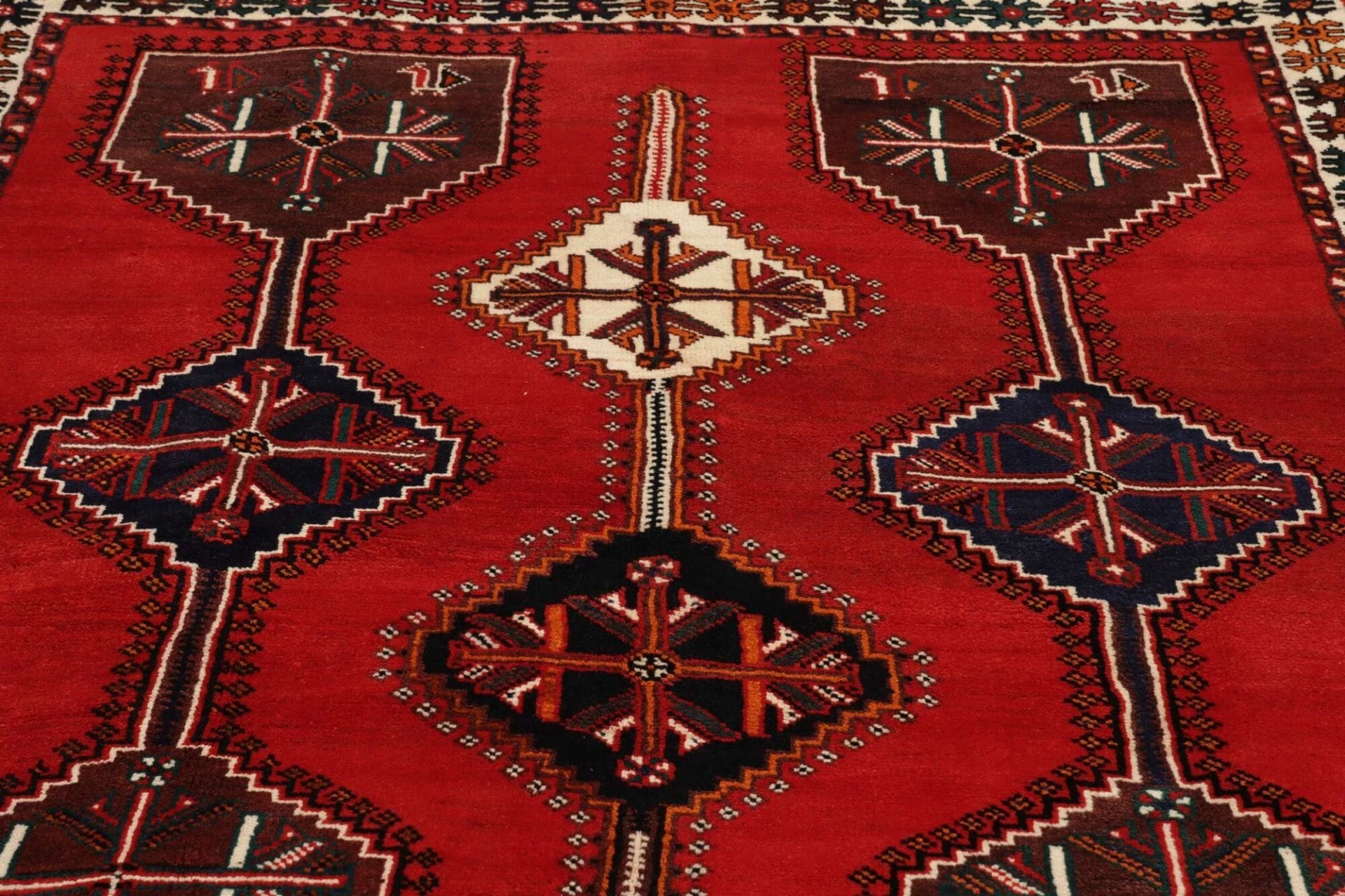 Shiraz Perserteppich aus Iran, 168 × 252 cm