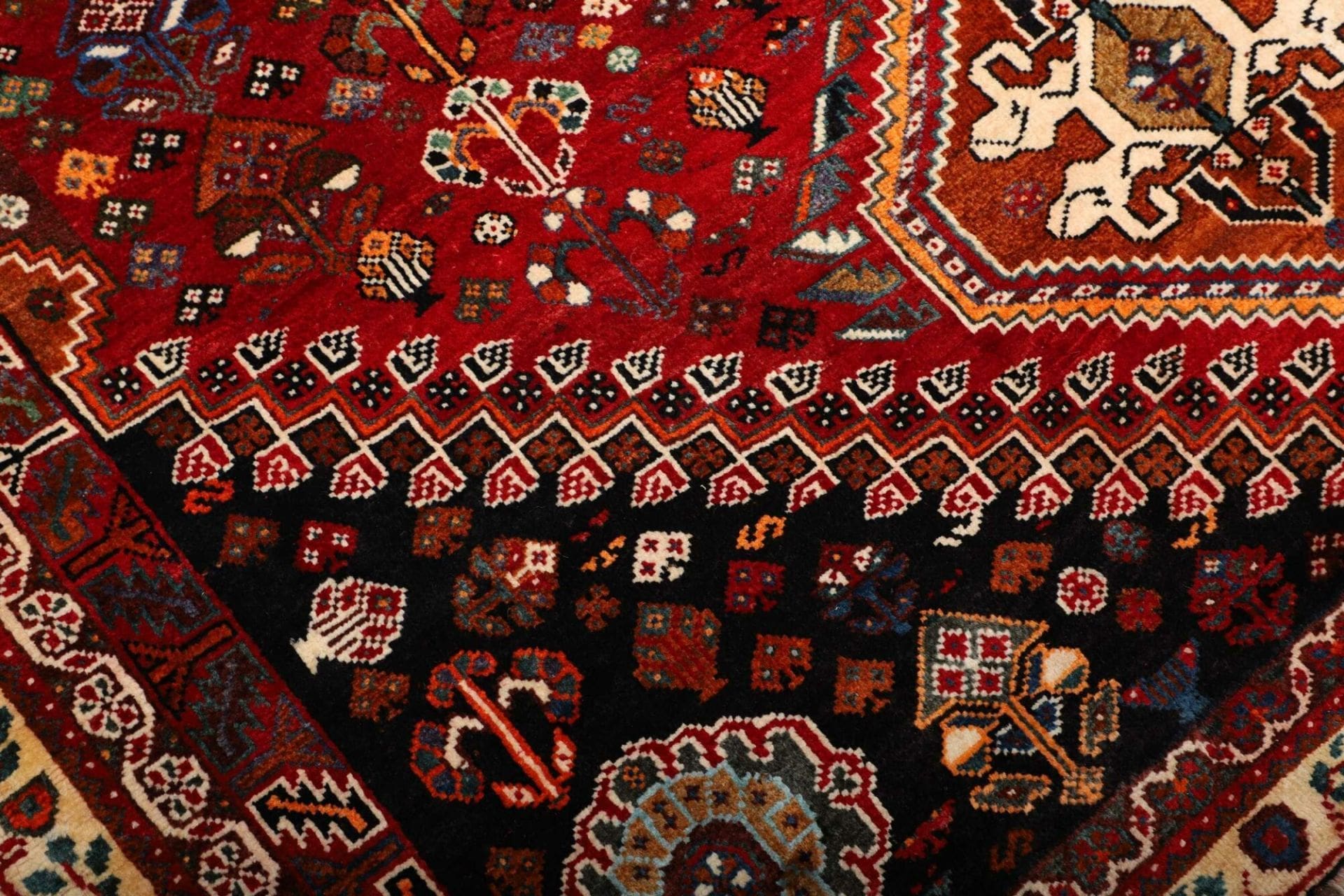 Shiraz Perserteppich aus Iran, 176 × 259 cm