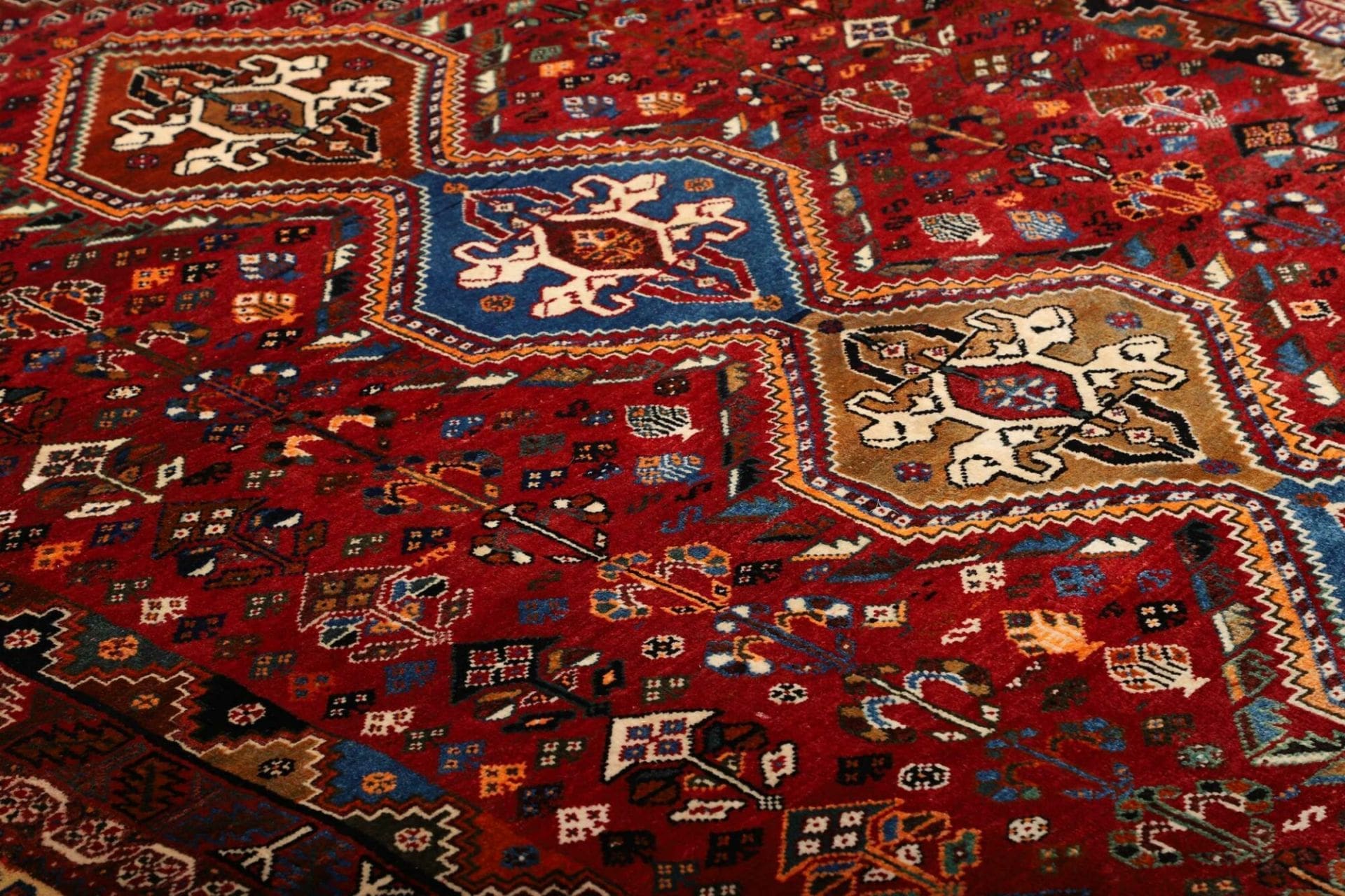 Shiraz Perserteppich aus Iran, 176 × 259 cm