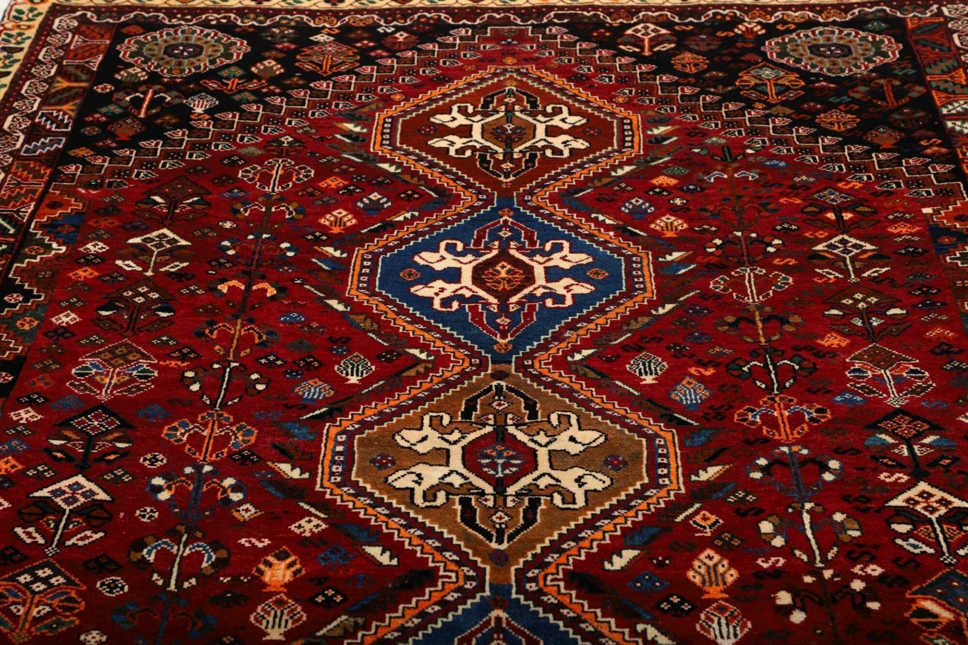Shiraz Perserteppich aus Iran, 176 × 259 cm