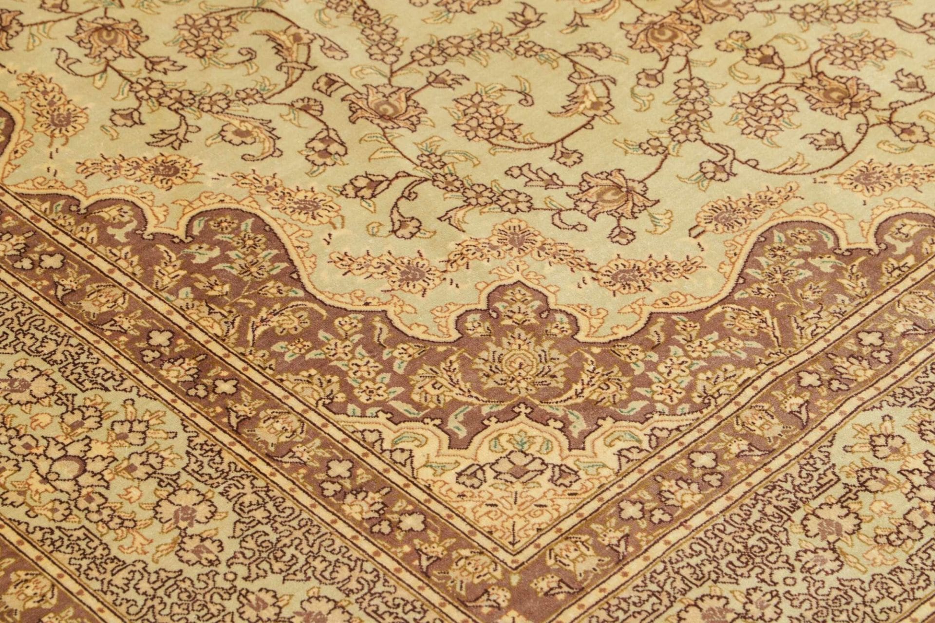 Handgeknüpfter Ghom Perserteppich, 163 × 243 cm, Seide
