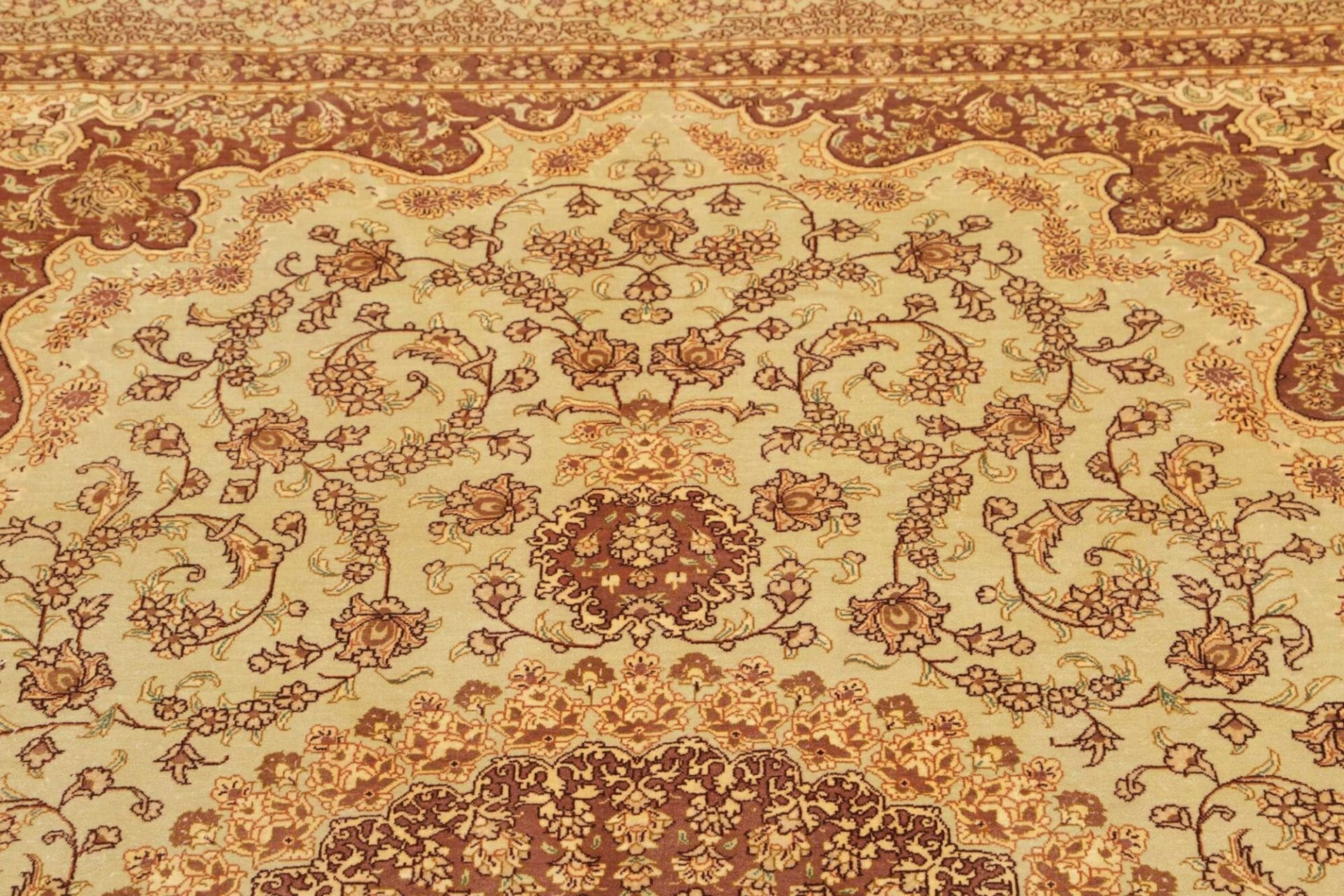 Handgeknüpfter Ghom Perserteppich, 163 × 243 cm, Seide
