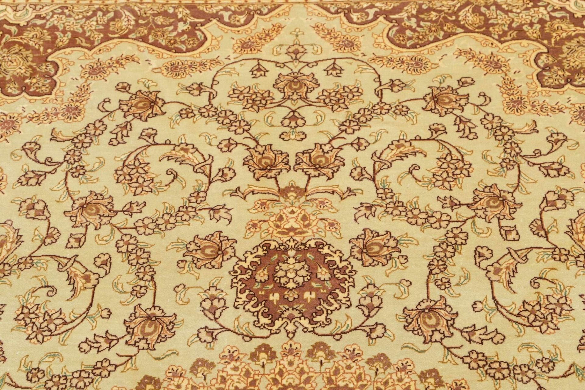 Handgeknüpfter Ghom Perserteppich, 163 × 243 cm, Seide