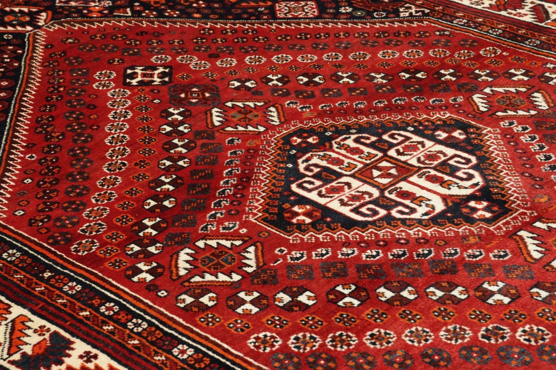 Handgeknüpfter Shiraz Perserteppich 163 × 250 cm