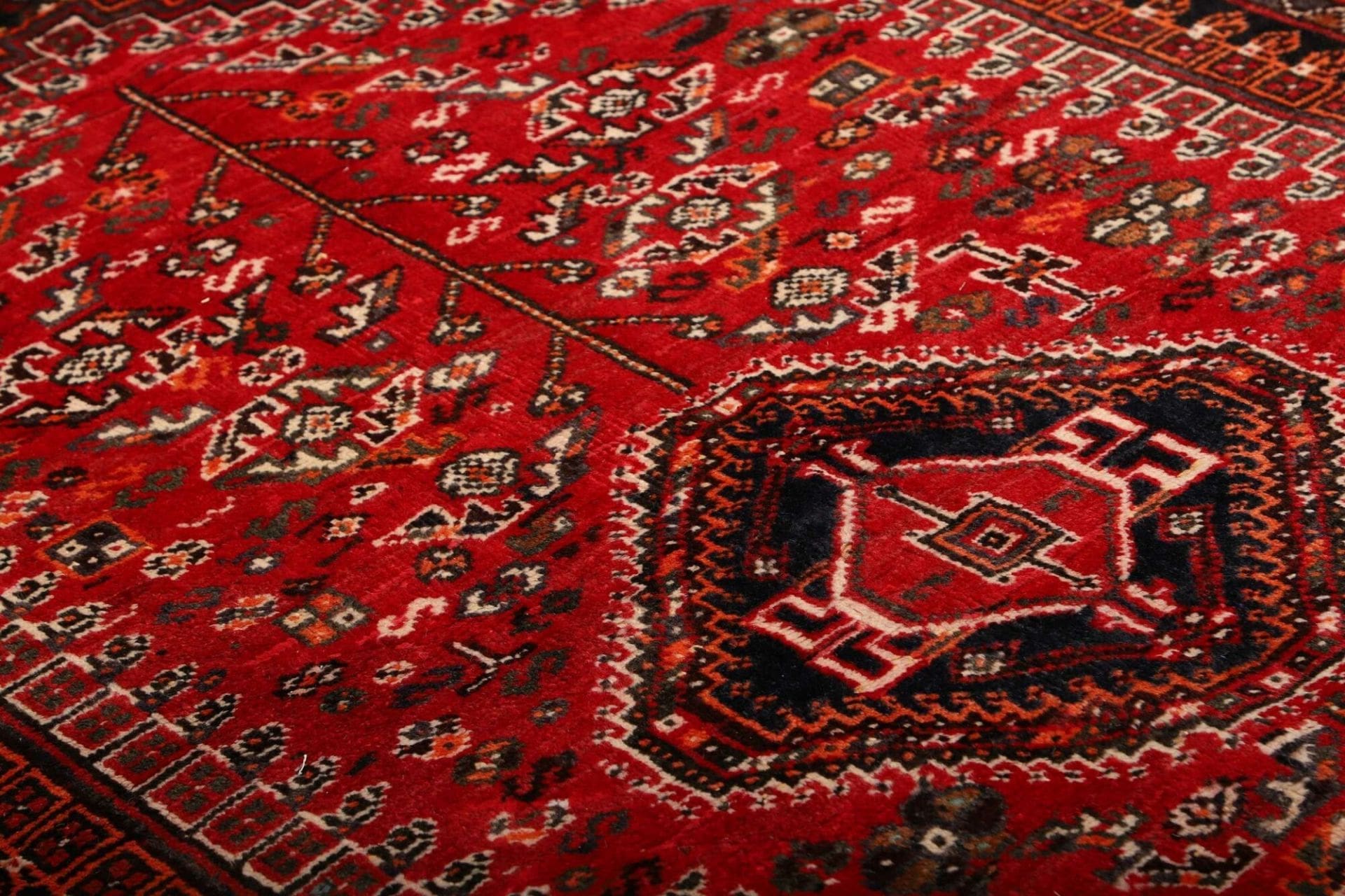 Shiraz Perserteppich 165 × 248 cm aus Wolle, handgeknüpft