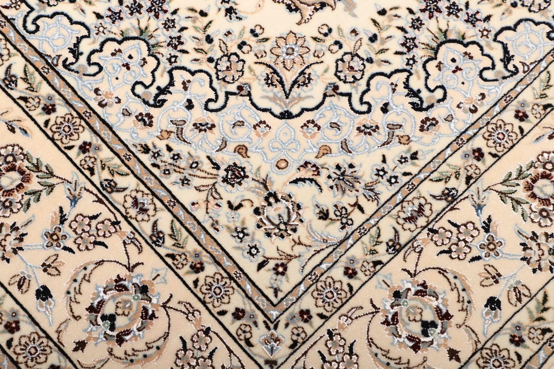 Nain Perserteppich 163 × 231 cm aus Wolle, handgeknüpft