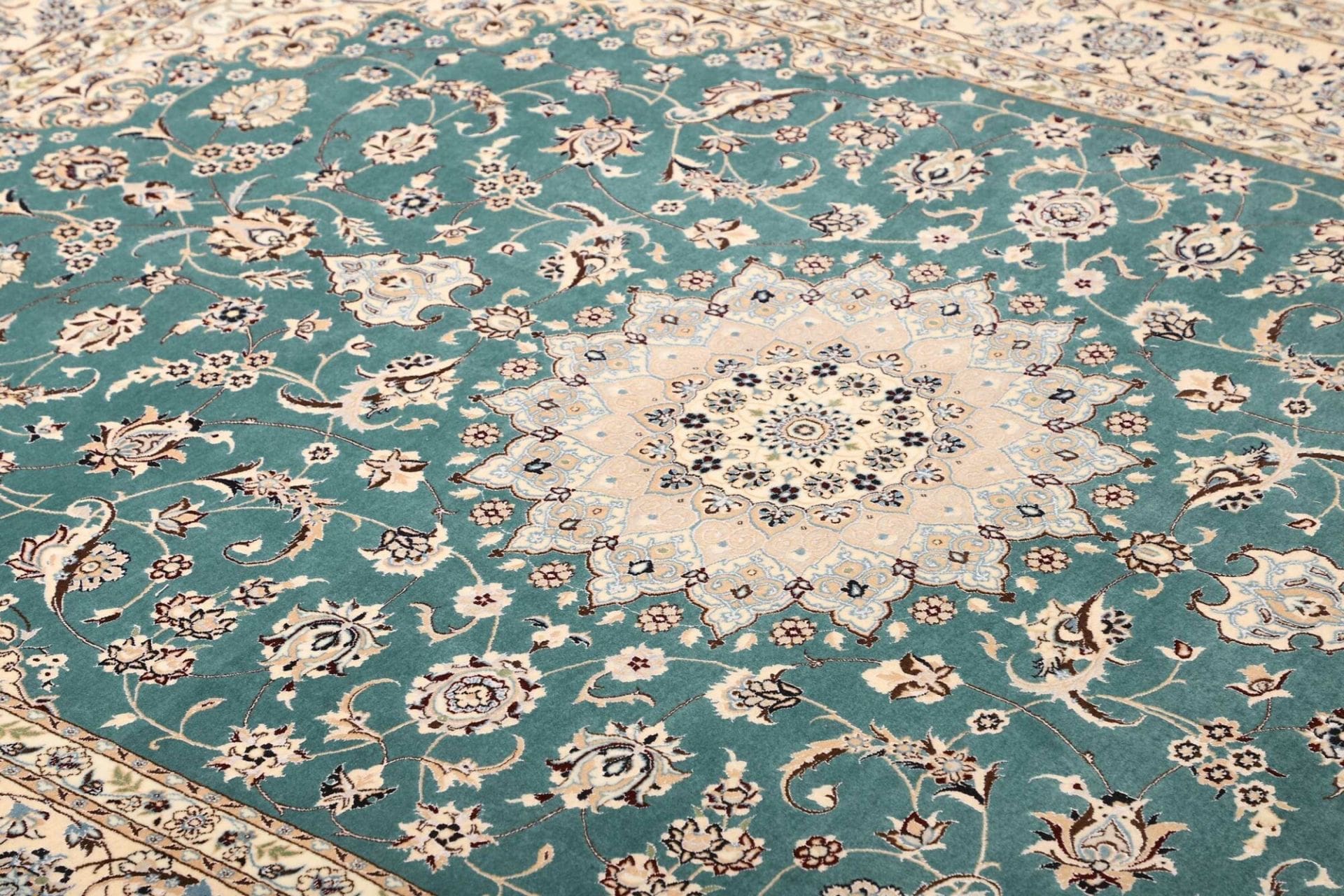 Nain Perserteppich 171 × 244 cm aus Wolle, handgeknüpft