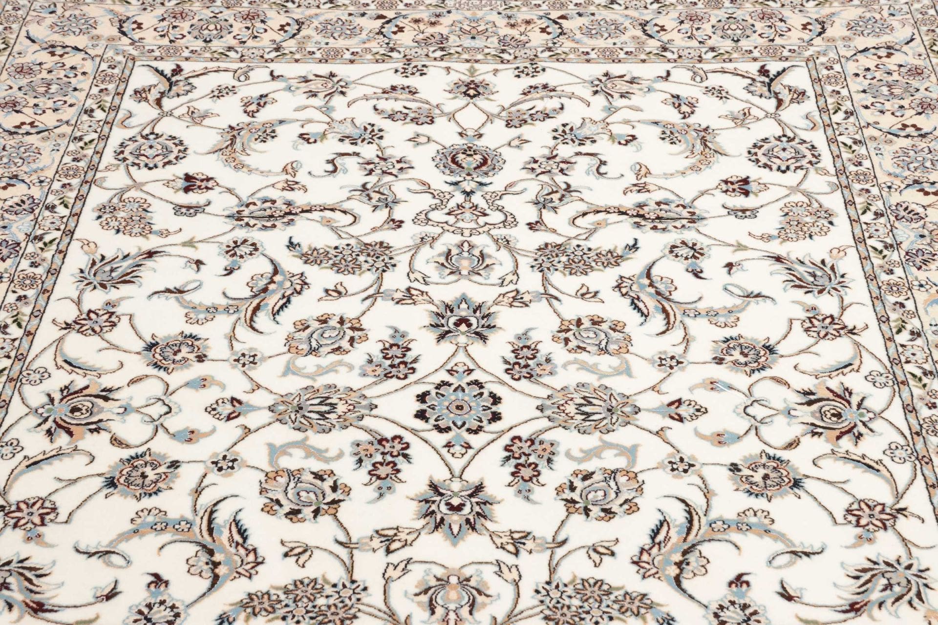 Nain Perserteppich aus Iran, 163 × 235 cm