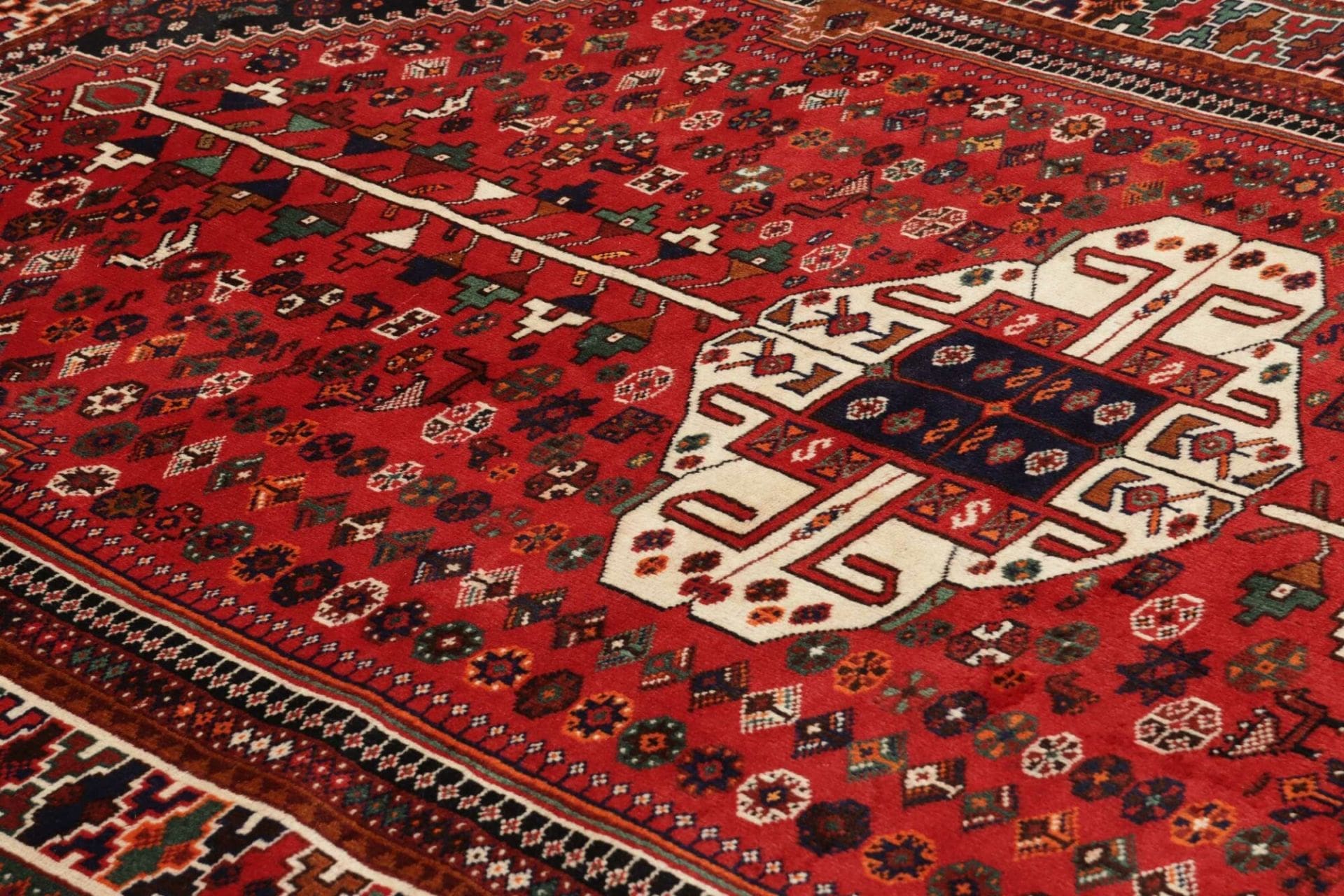 Handgeknüpfter Shiraz Perserteppich 171 × 255 cm