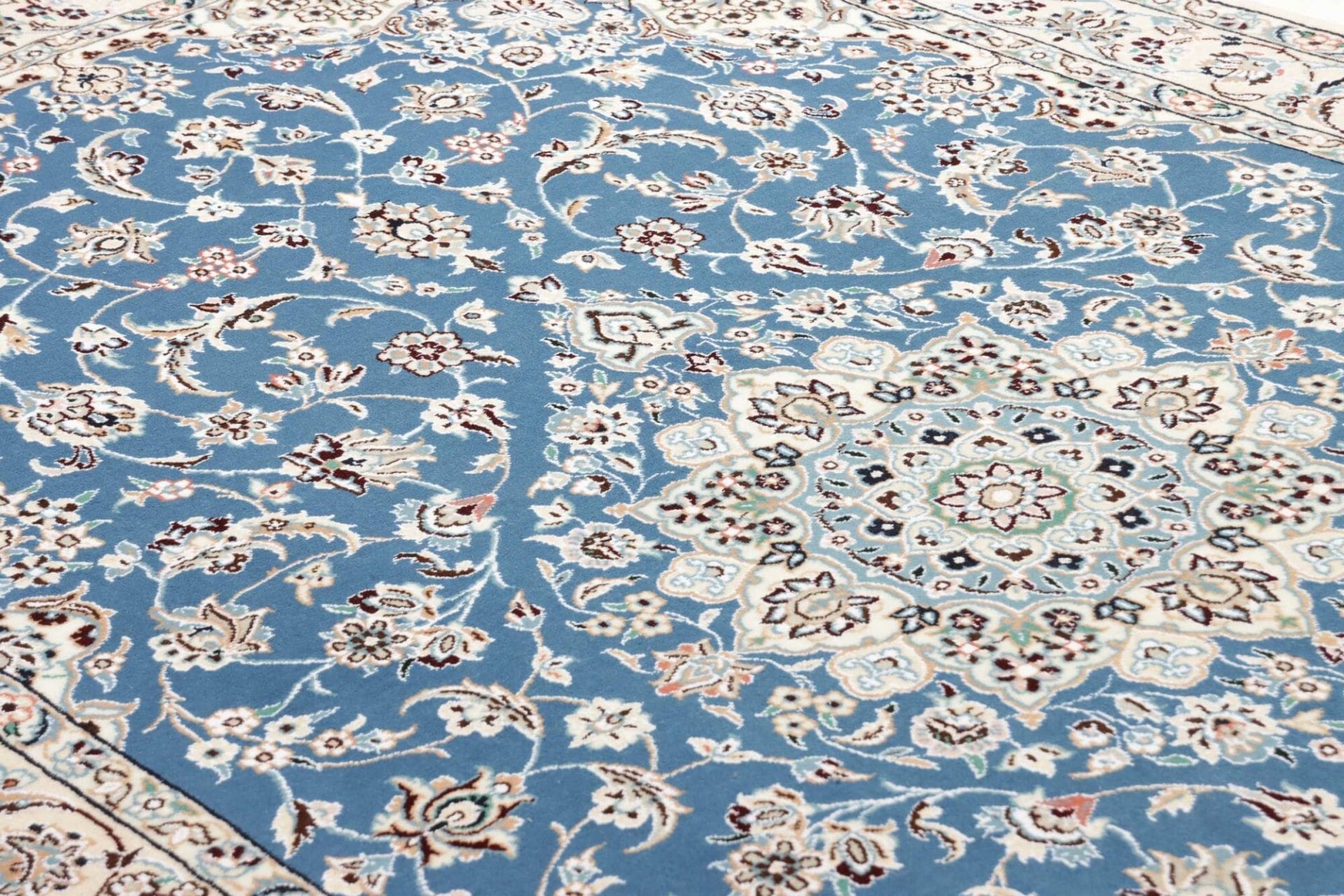 Handgeknüpfter Nain Perserteppich 145 × 240 cm