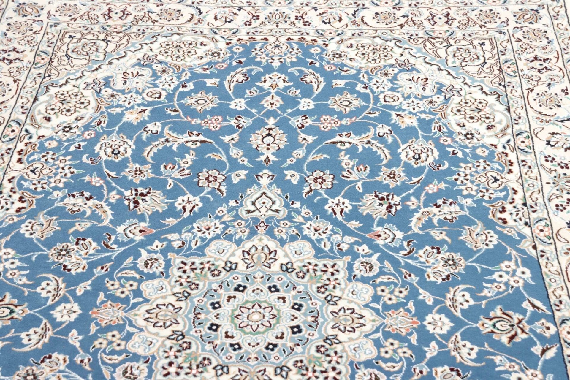 Handgeknüpfter Nain Perserteppich 145 × 240 cm